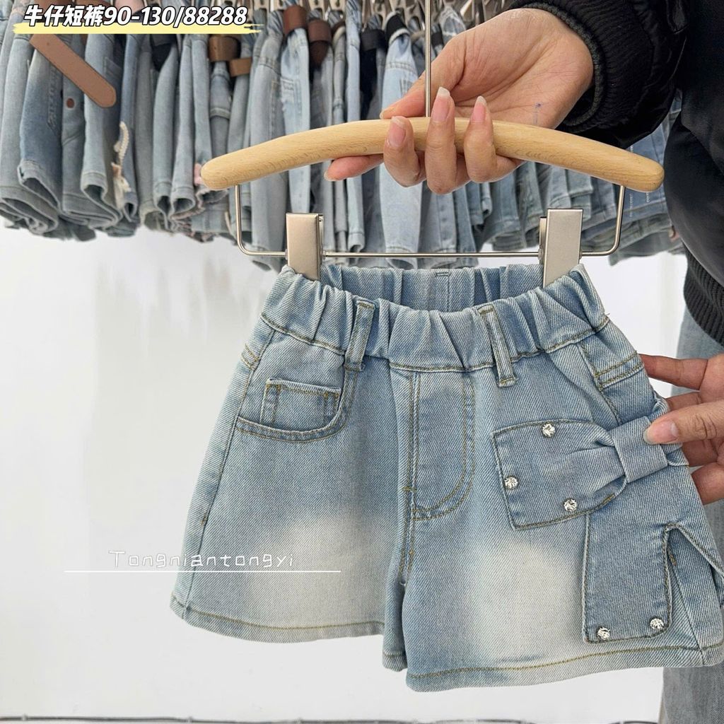 D152 - Quần short jean mềm QC đính nơ hông bé gái size 90-130