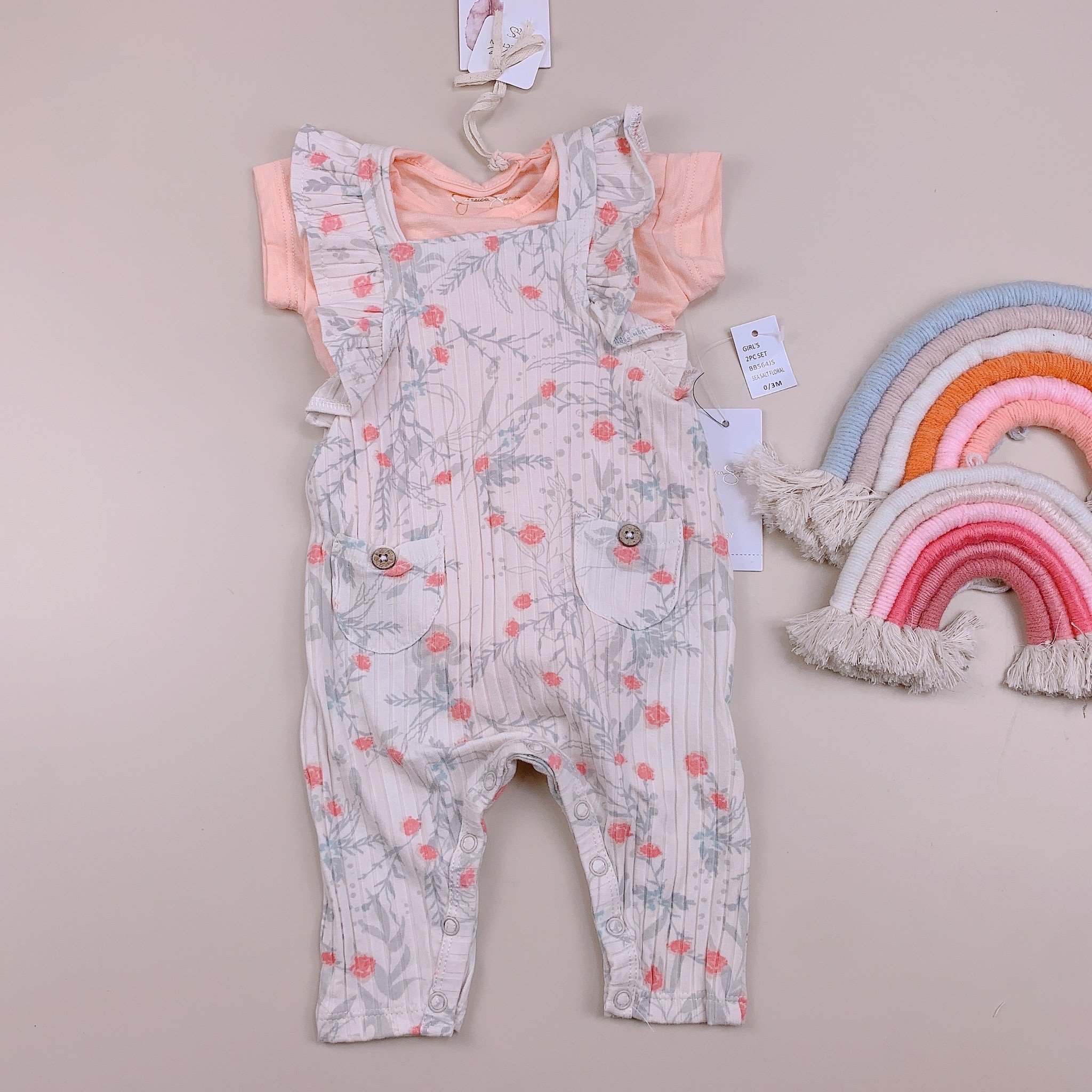 Set thun tăm Jessica Jimpson áo cam + quần yếm be hoa ghi cam