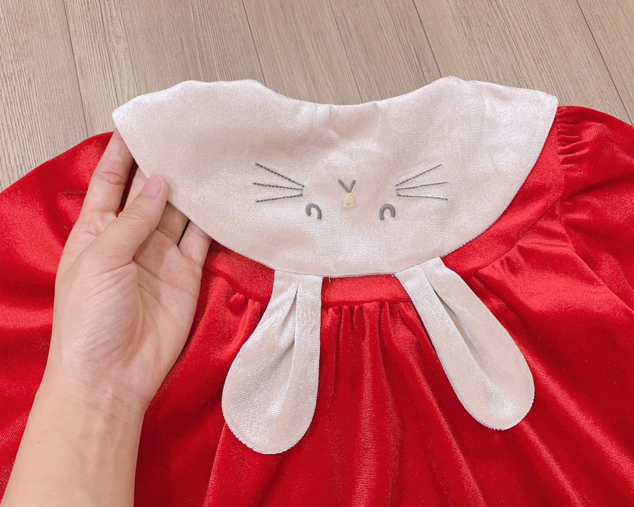 Váy nhung cổ sen lưng thỏ Milkmile 3 màu đỏ / vàng / hồng size 90 - 140