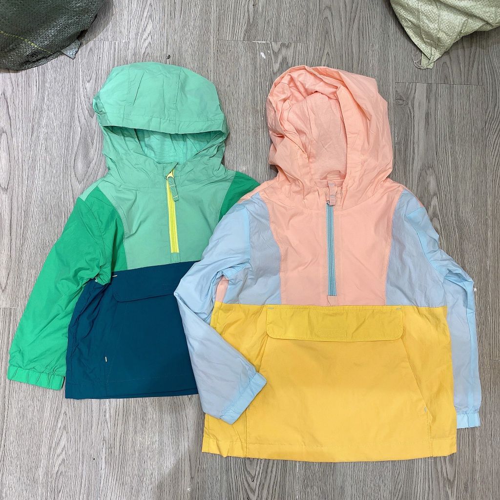 Áo gió chui đầu lót cotton Cat & Jack phối màu túi bụng BTBG