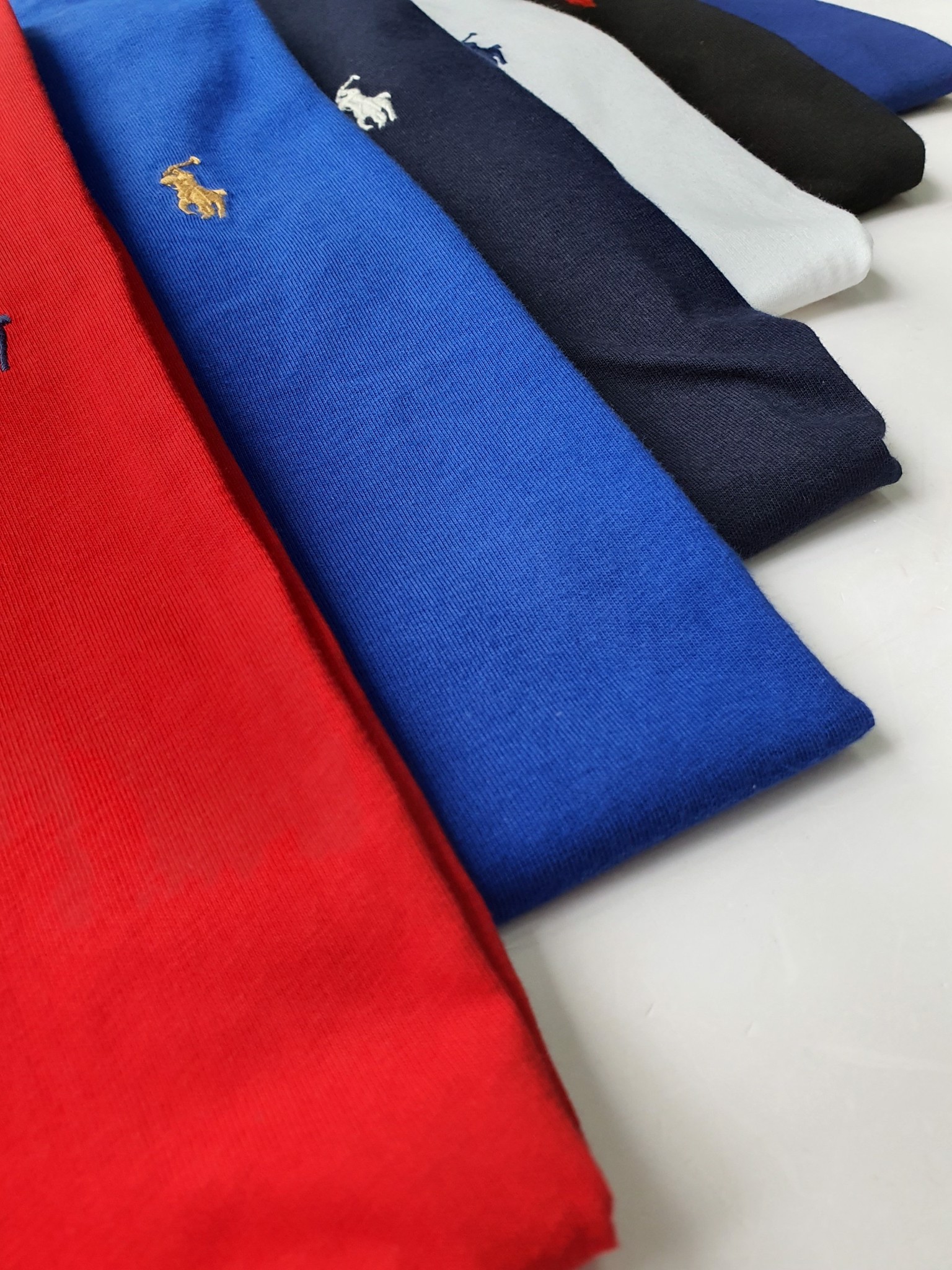 Áo cotton cổ tròn Polo thêu cờ nhiều màu (Bố)