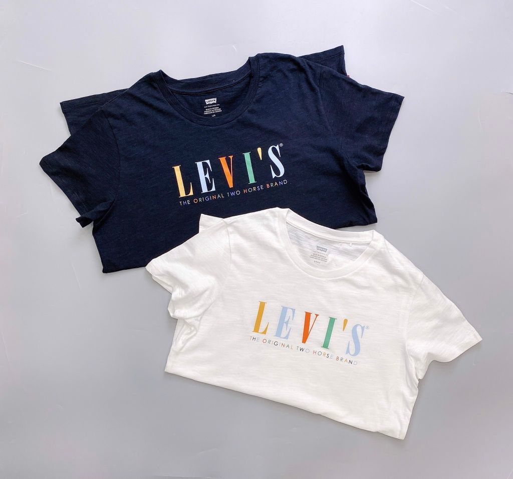 Áo cotton Levi’s - trắng/đen chữ sắc màu đậm