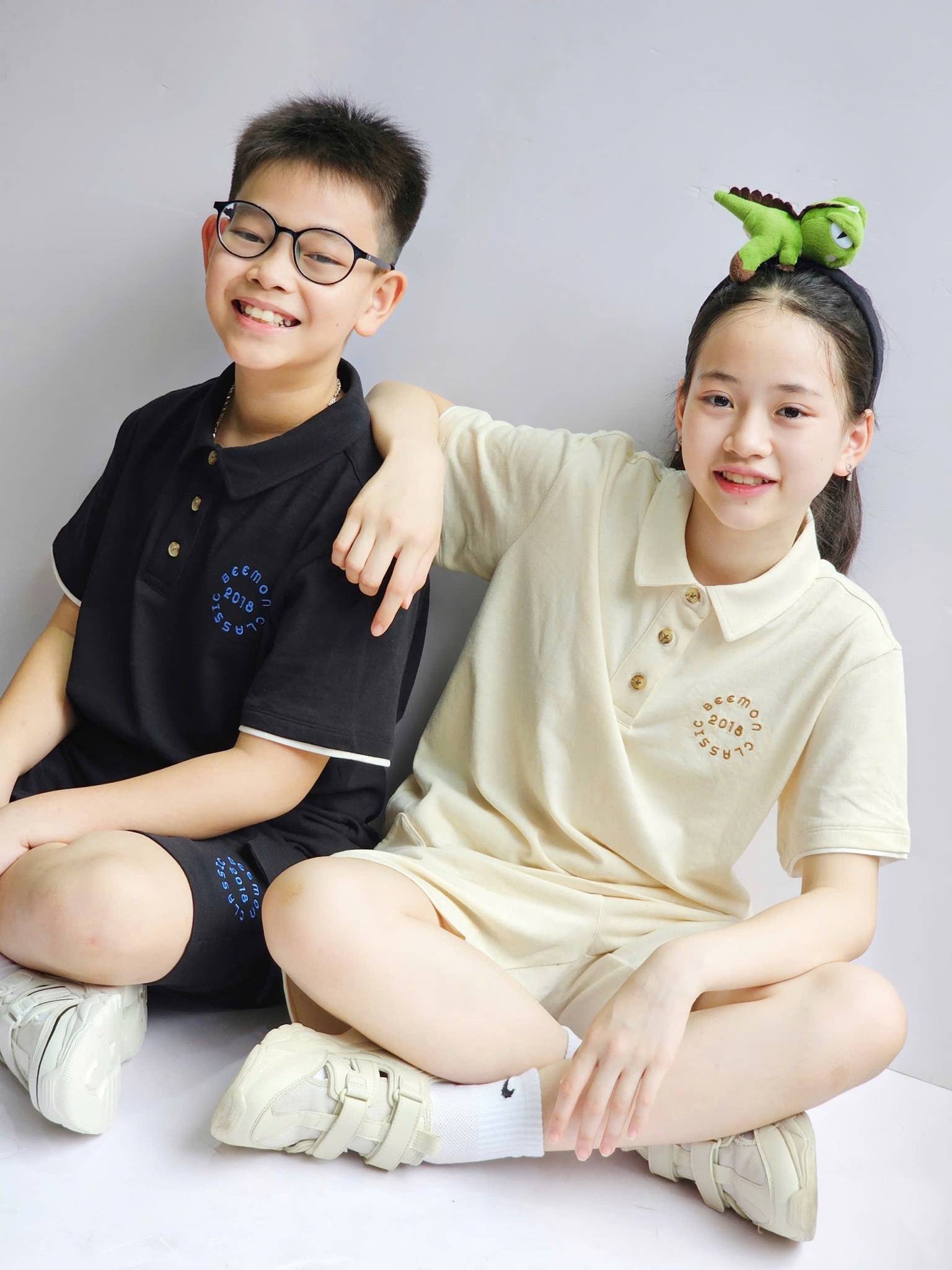 Bộ Polo cổ đức cotton Bee Mon 2 màu đen/be cho bé size 120-160