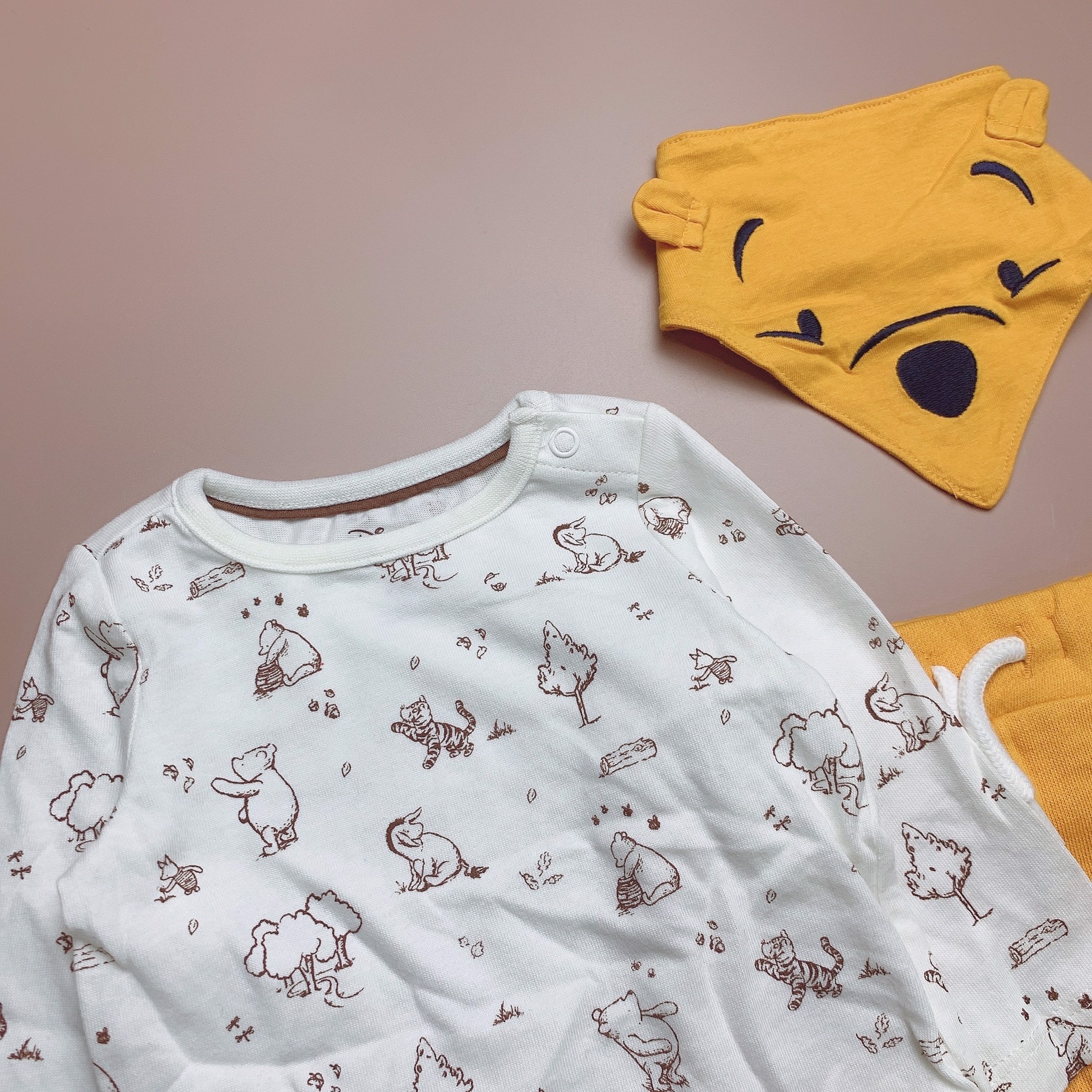 Set 3ct Disney C&A áo cotton + quần nỉ + yếm pooh BT