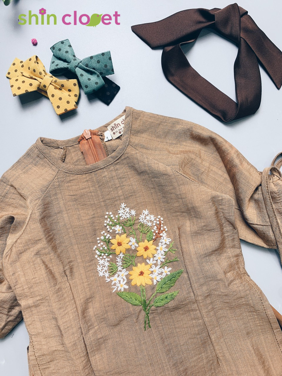 [1-5y] Áo dài Shin Closet bé gái - linen thêu tay - nâu