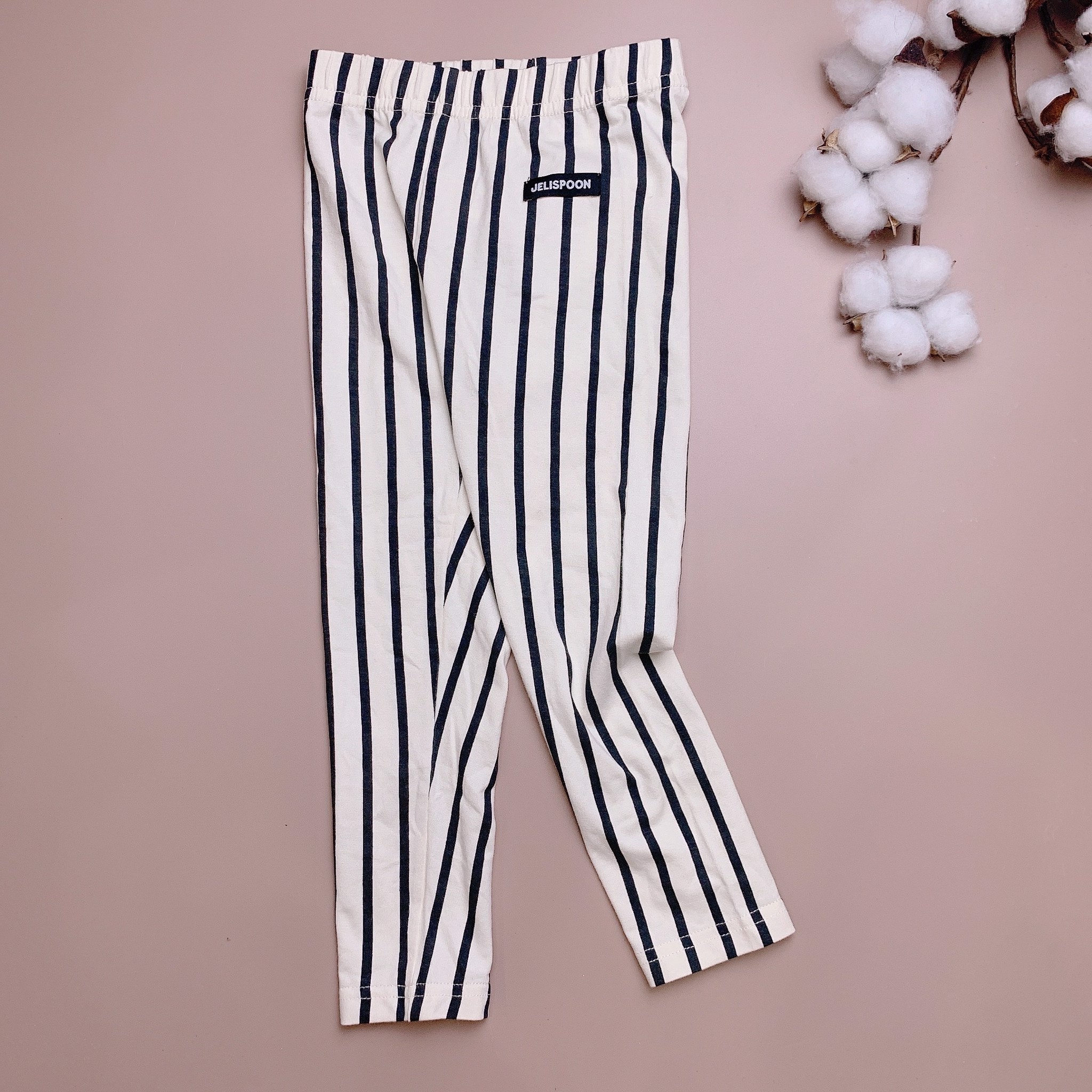 Legging Jelispoon trắng kem kẻ sọc đen