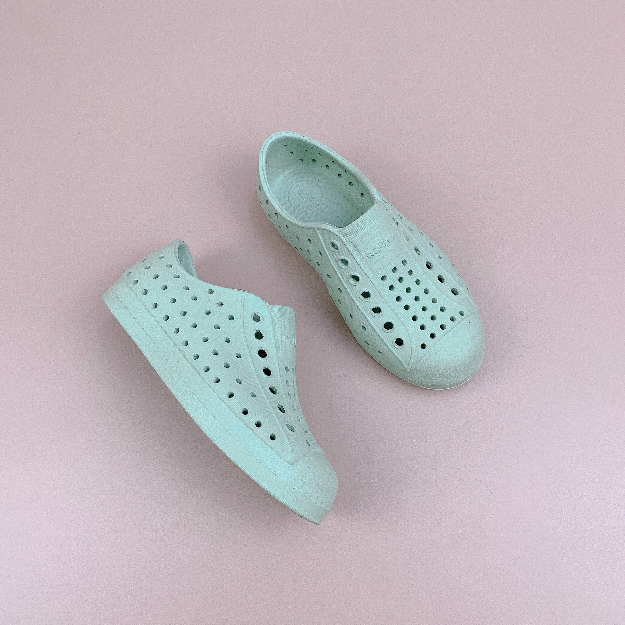 Giày Native bảng màu pastel 1