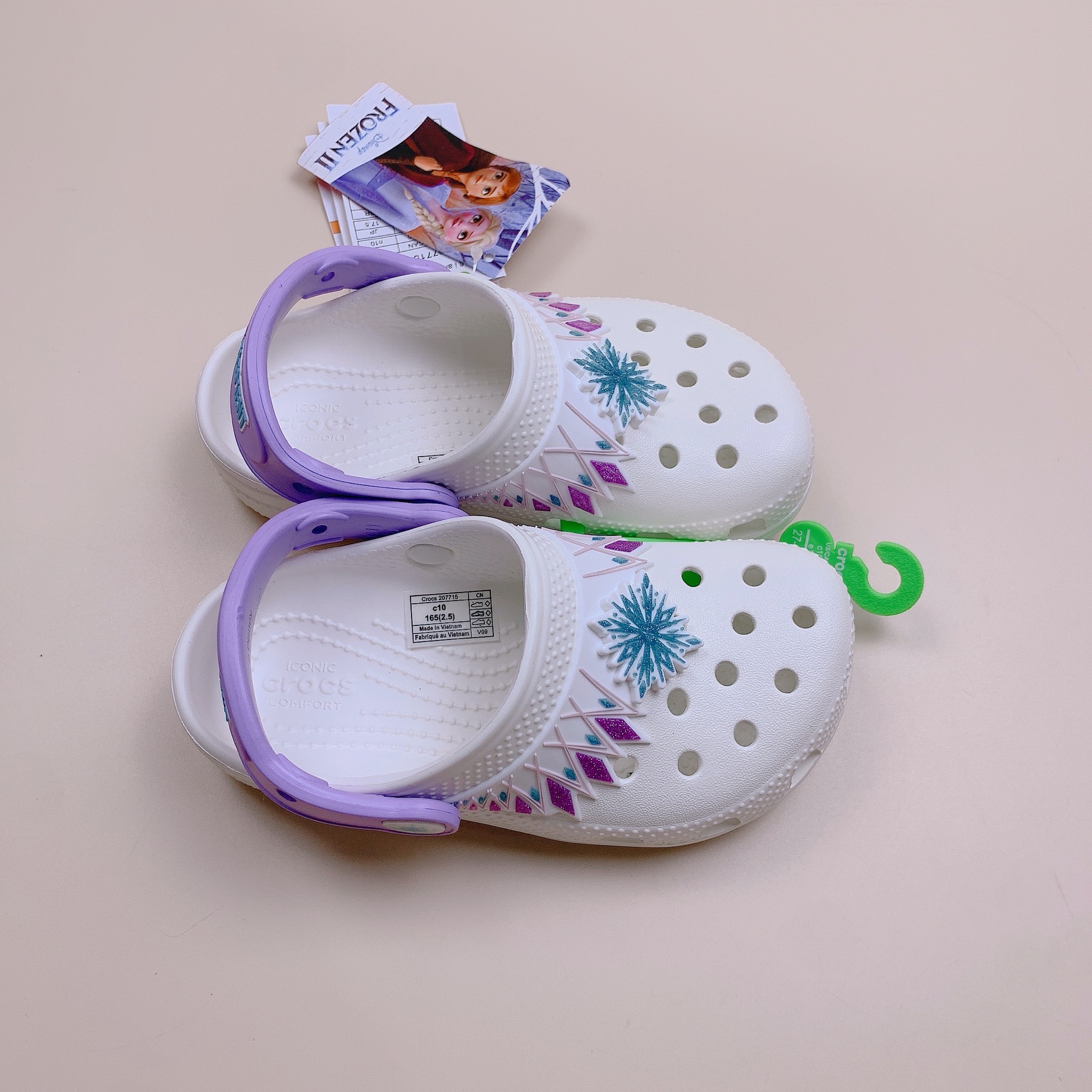 Sục Crocs màu trắng phối tím bông tuyết Elsa