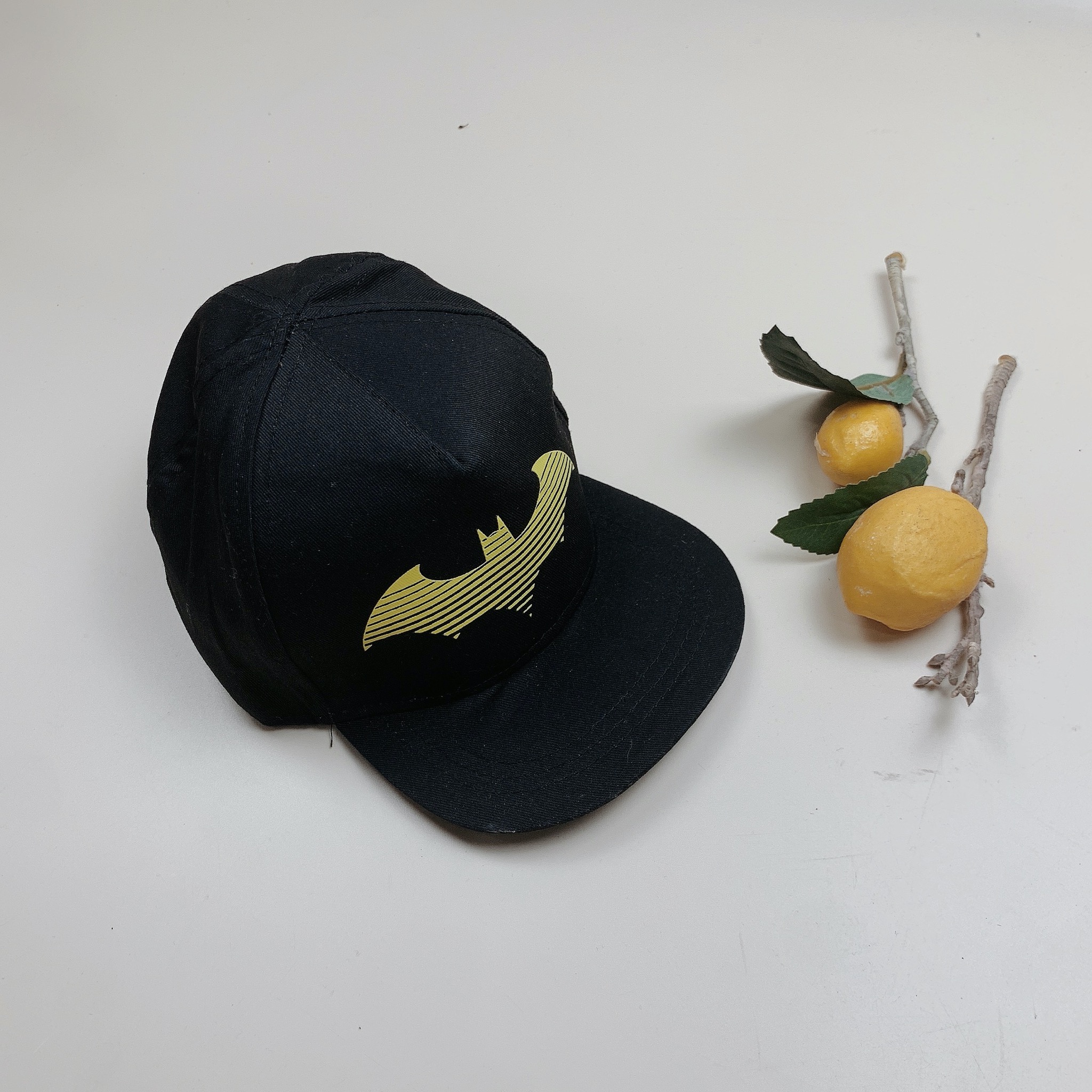Mũ HM màu đen hoạ tiết batman vàng BT