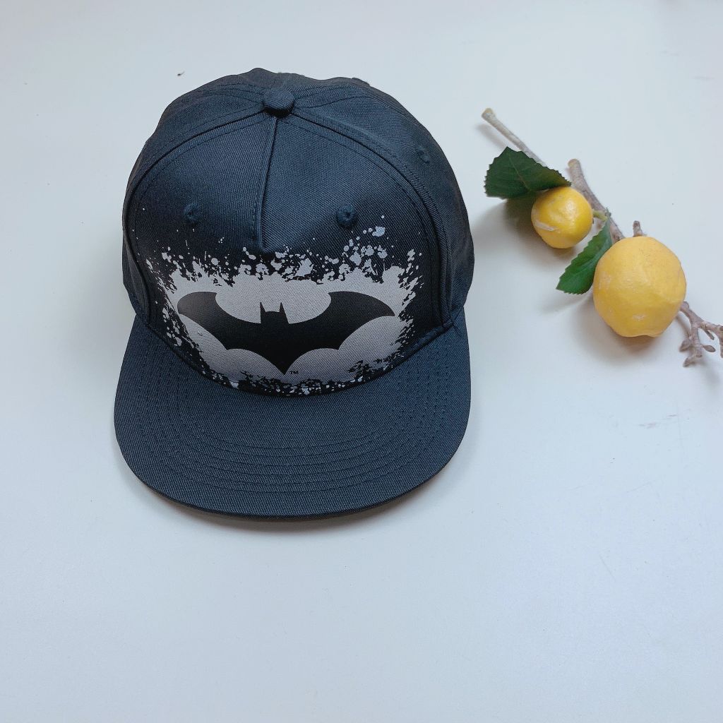 Mũ HM màu đen phối bạc hoạ tiết batman size 4-8y