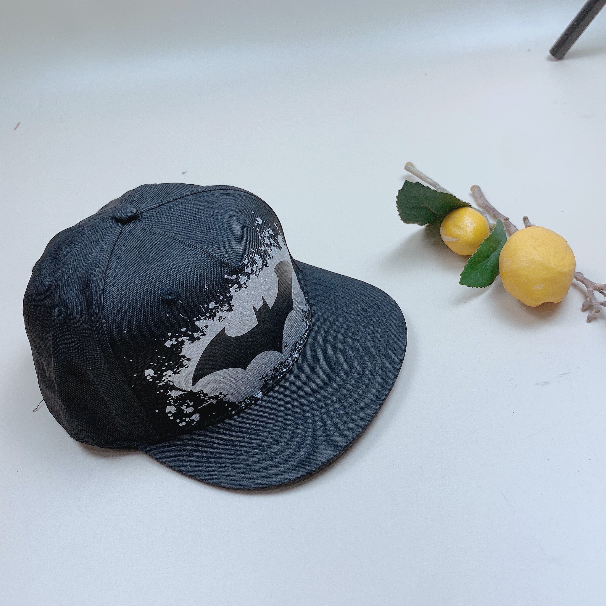 Mũ HM màu đen phối bạc hoạ tiết batman size 4-8y