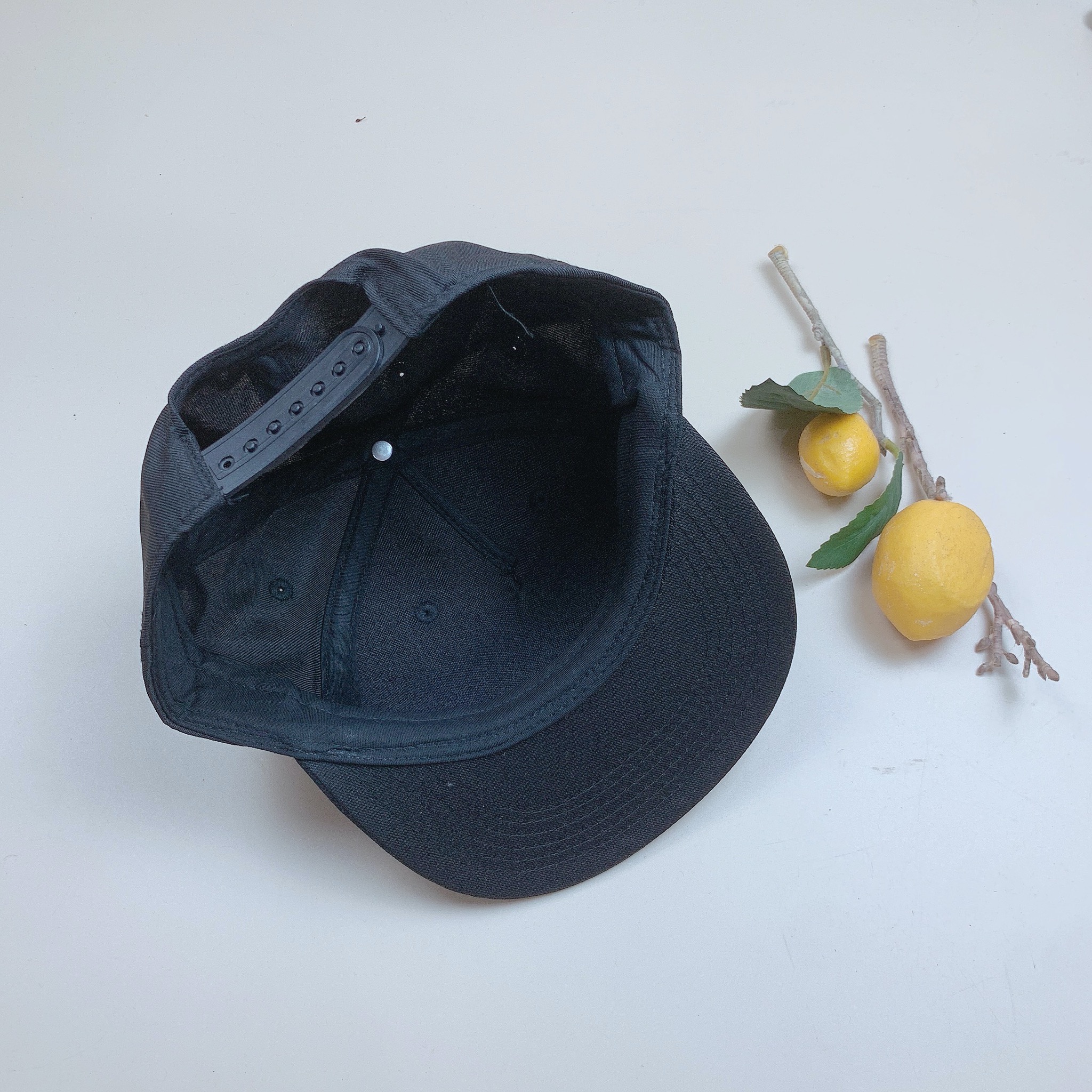 Mũ HM màu đen phối bạc hoạ tiết batman size 4-8y