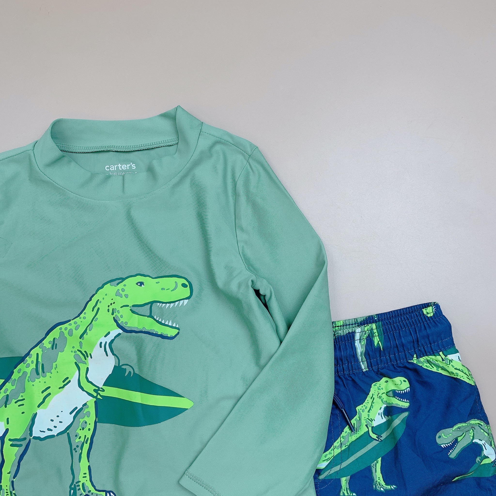 Bộ bơi Carter áo dài tay màu rêu hình khủng long - 2 màu quần size 6m - 5y
