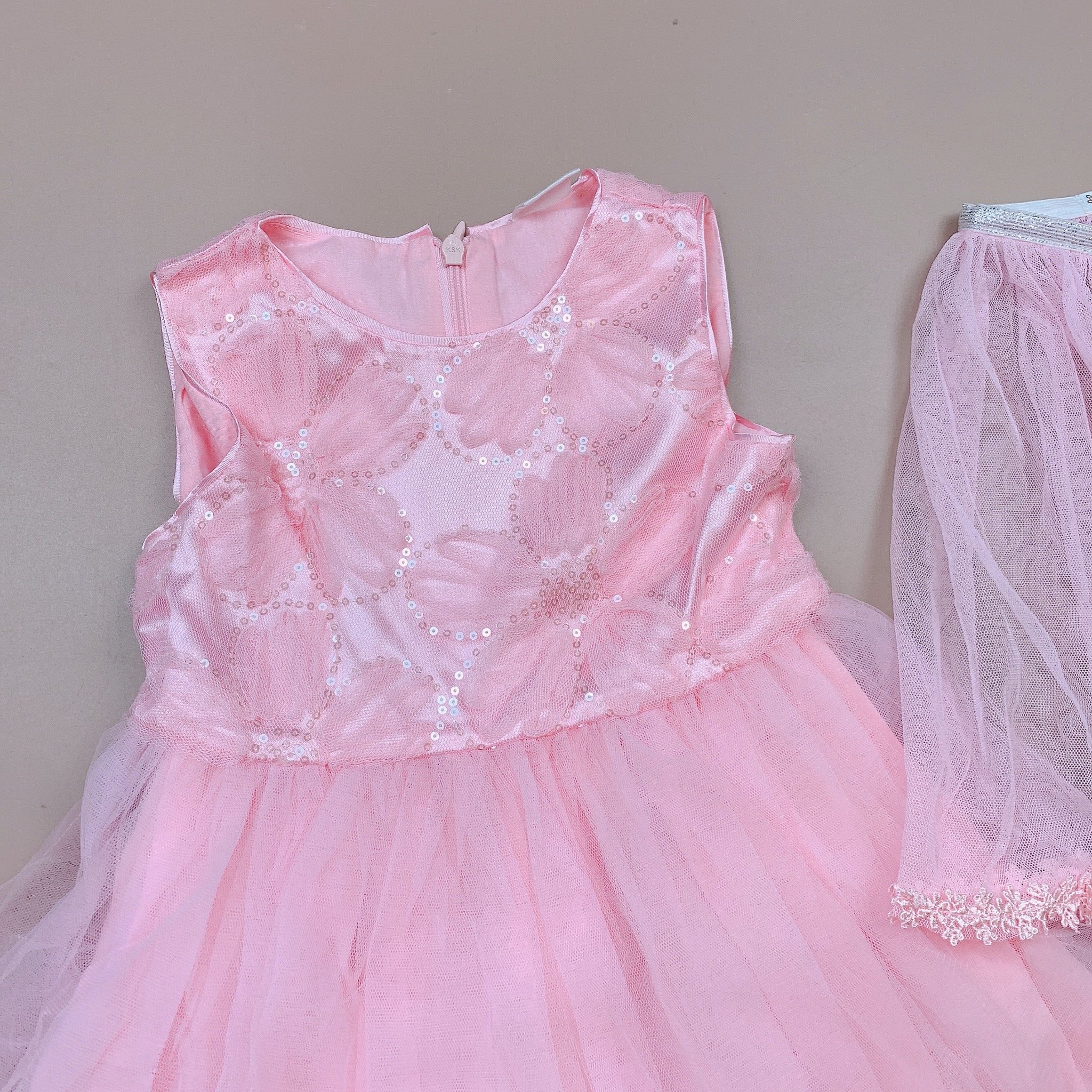 Váy sát nách Babidiboo voan hồng kim sa ngực ( kèm khăn voan choàng ) size 100 - 140