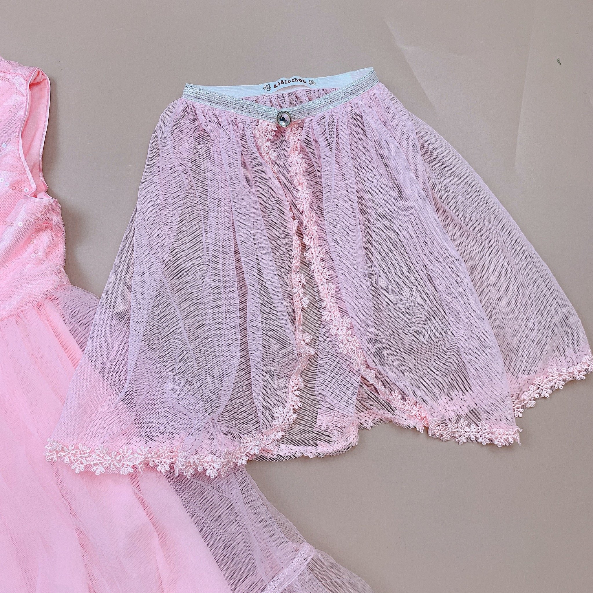 Váy sát nách Babidiboo voan hồng kim sa ngực ( kèm khăn voan choàng ) size 100 - 140