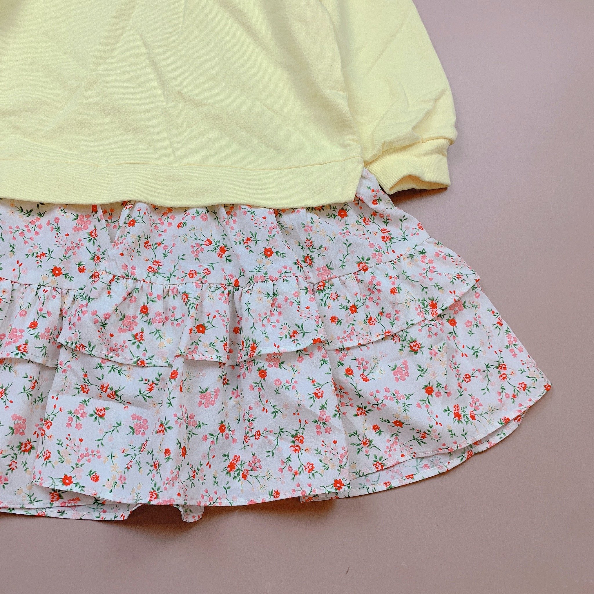 Váy da cá Babidiboo màu vàng phối cổ và chân hoa nhí đỏ size 110 - 140