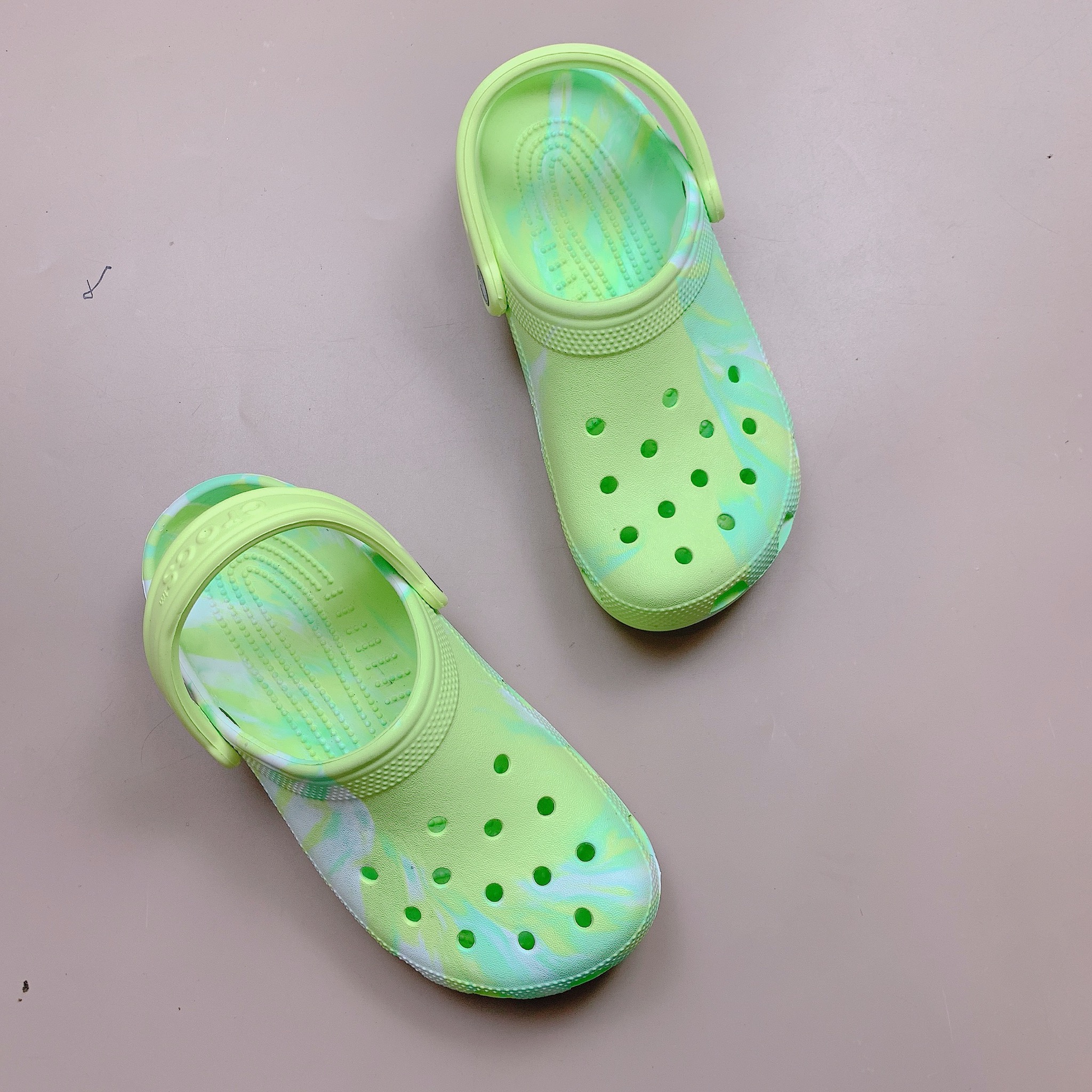 Sục Crocs dư xịn bảng màu loang size J1-M7