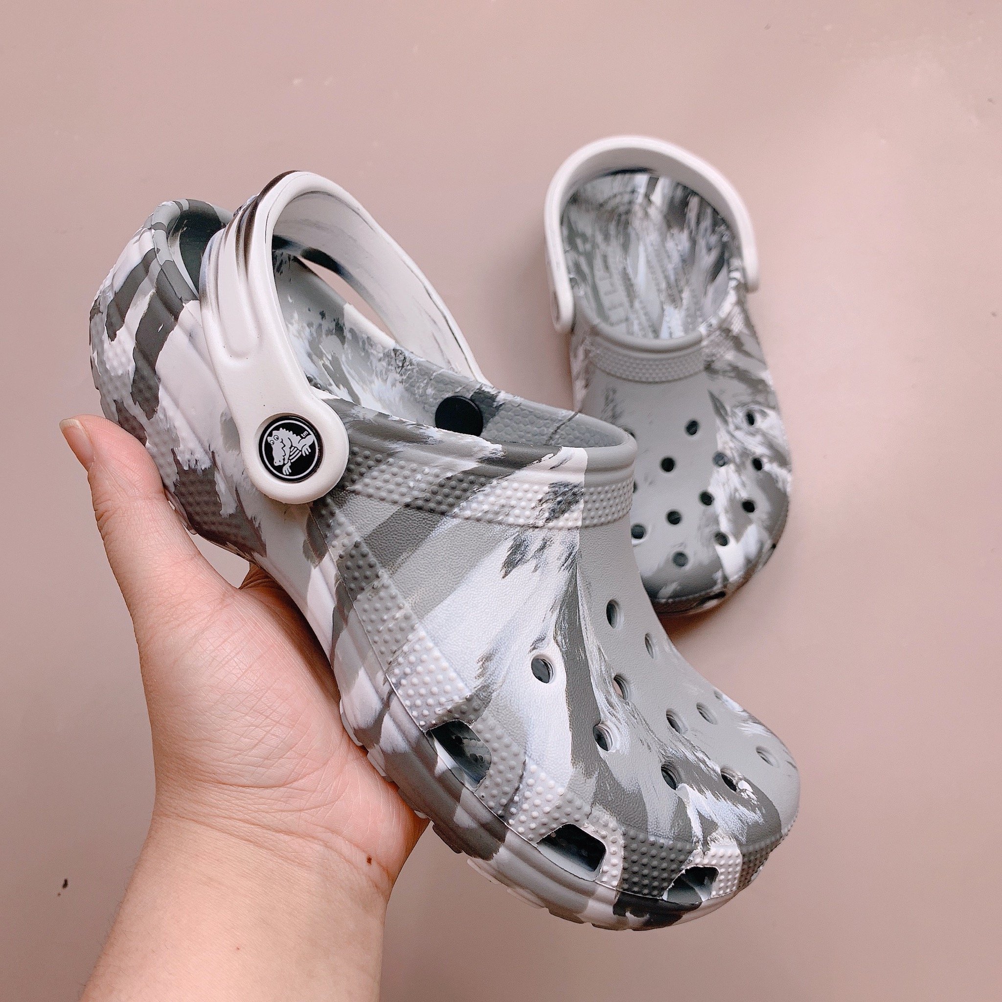 Sục Crocs dư xịn bảng màu loang size J1-M7