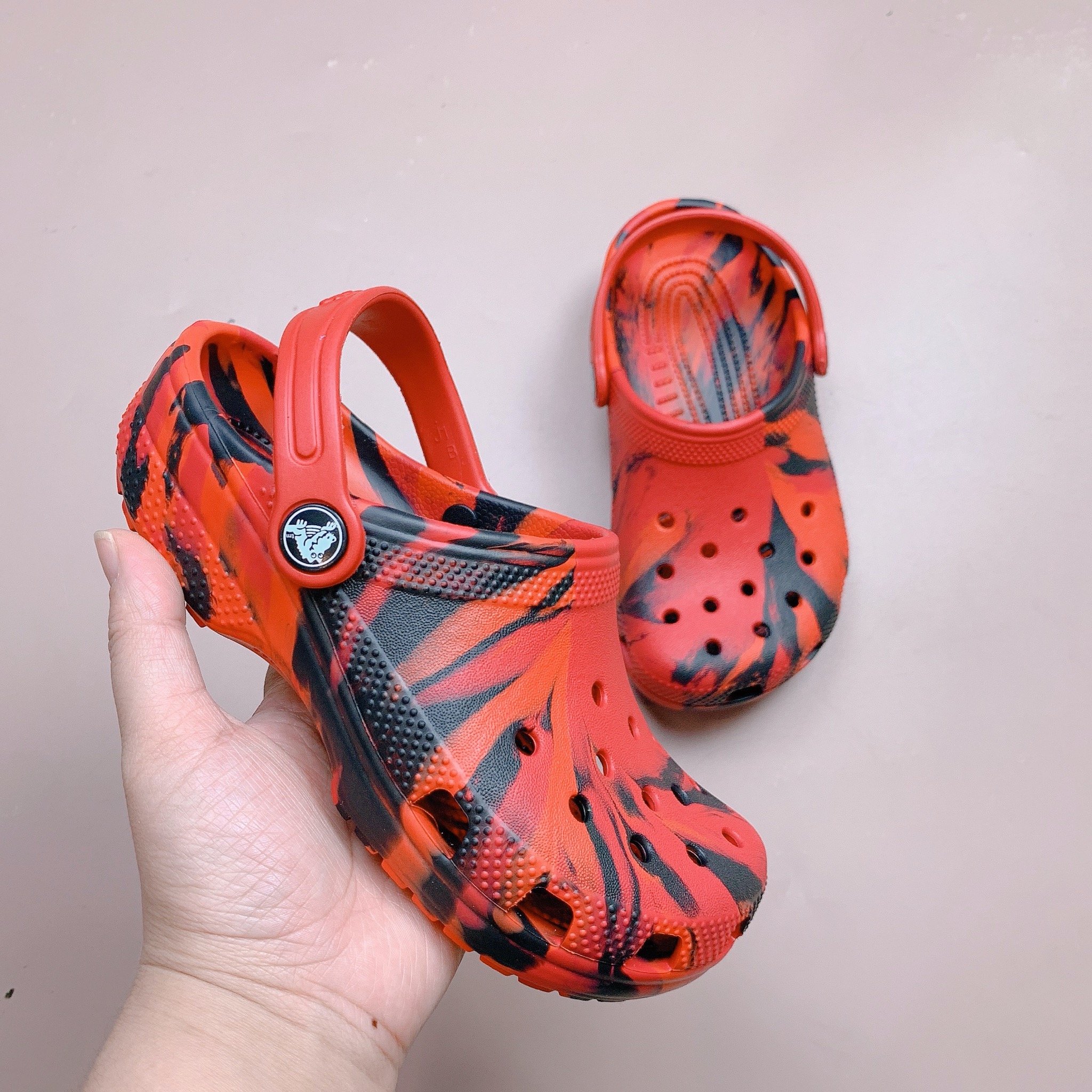 Sục Crocs dư xịn bảng màu loang size J1-M7