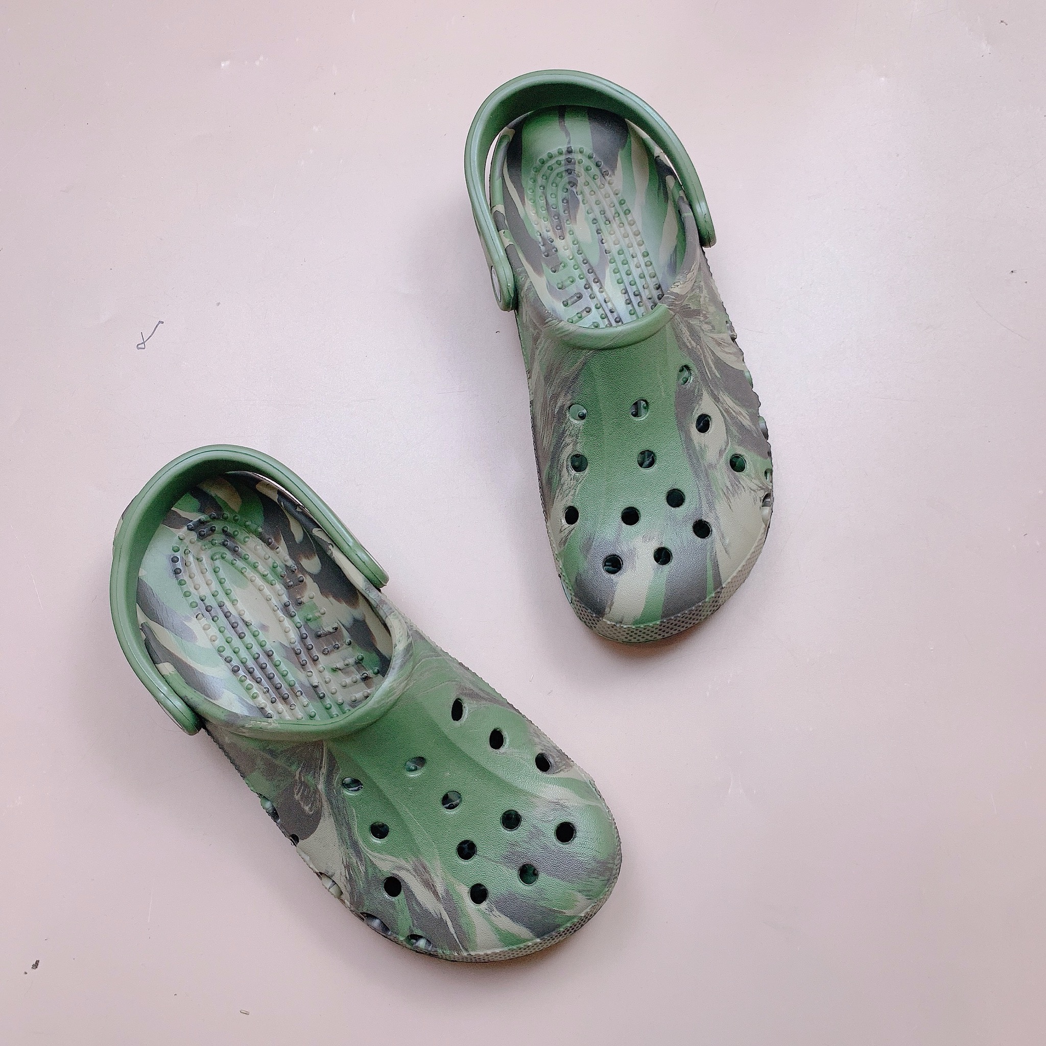 Sục Crocs dư xịn bảng màu loang size J1-M7