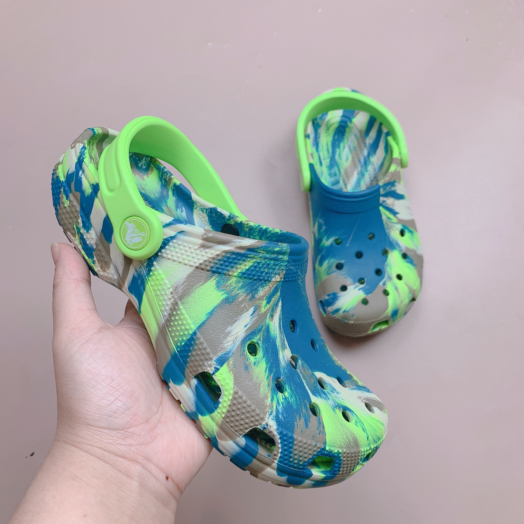 Sục Crocs dư xịn bảng màu loang size J1-M7