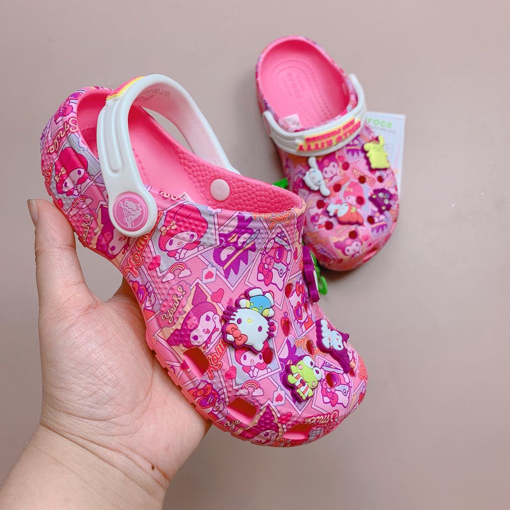 Sục Crocs màu hồng Kuromi Kitty BG