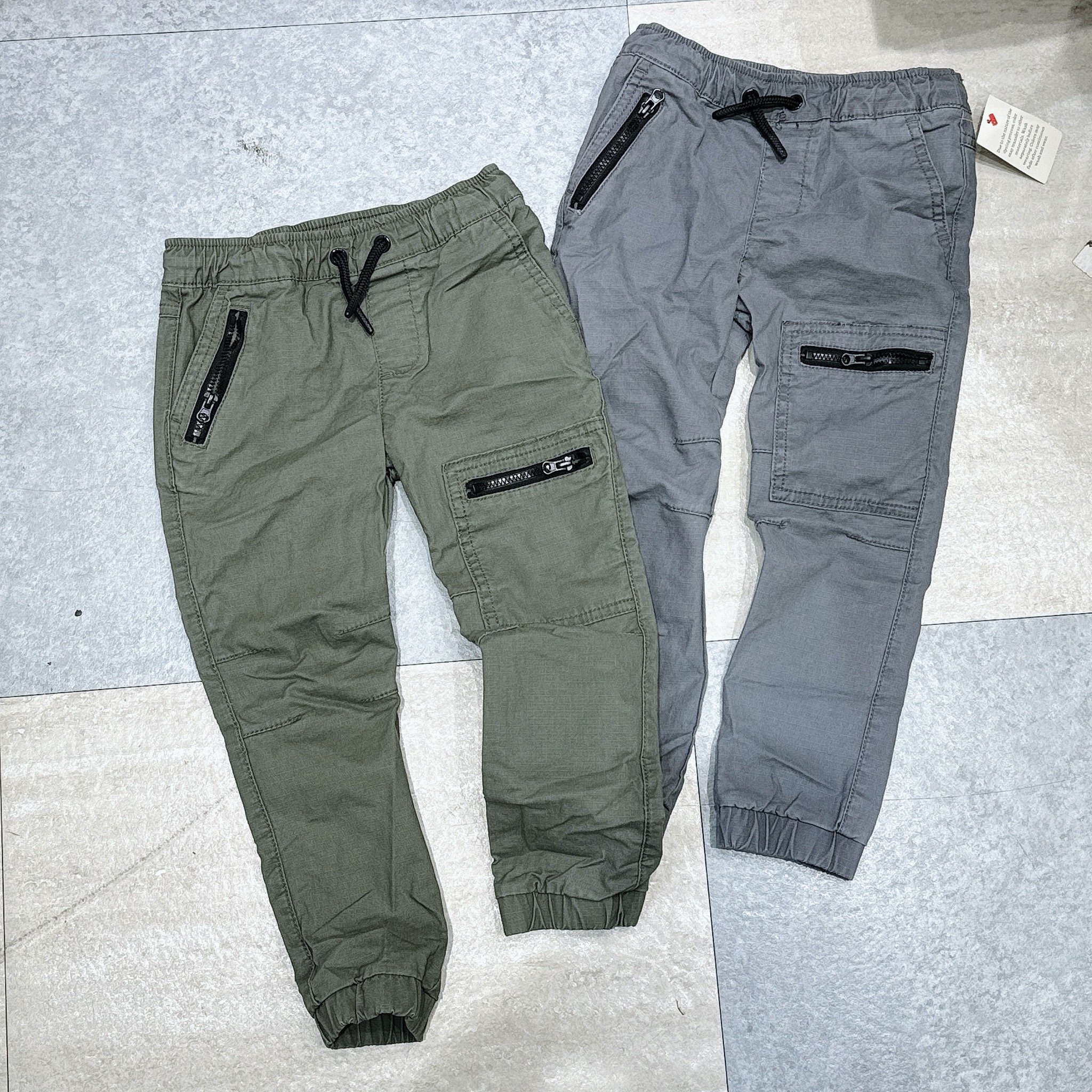 Quần jogger kaki Cat Jack túi khoá 2 màu ghi/rêu bé trai size 1-5y