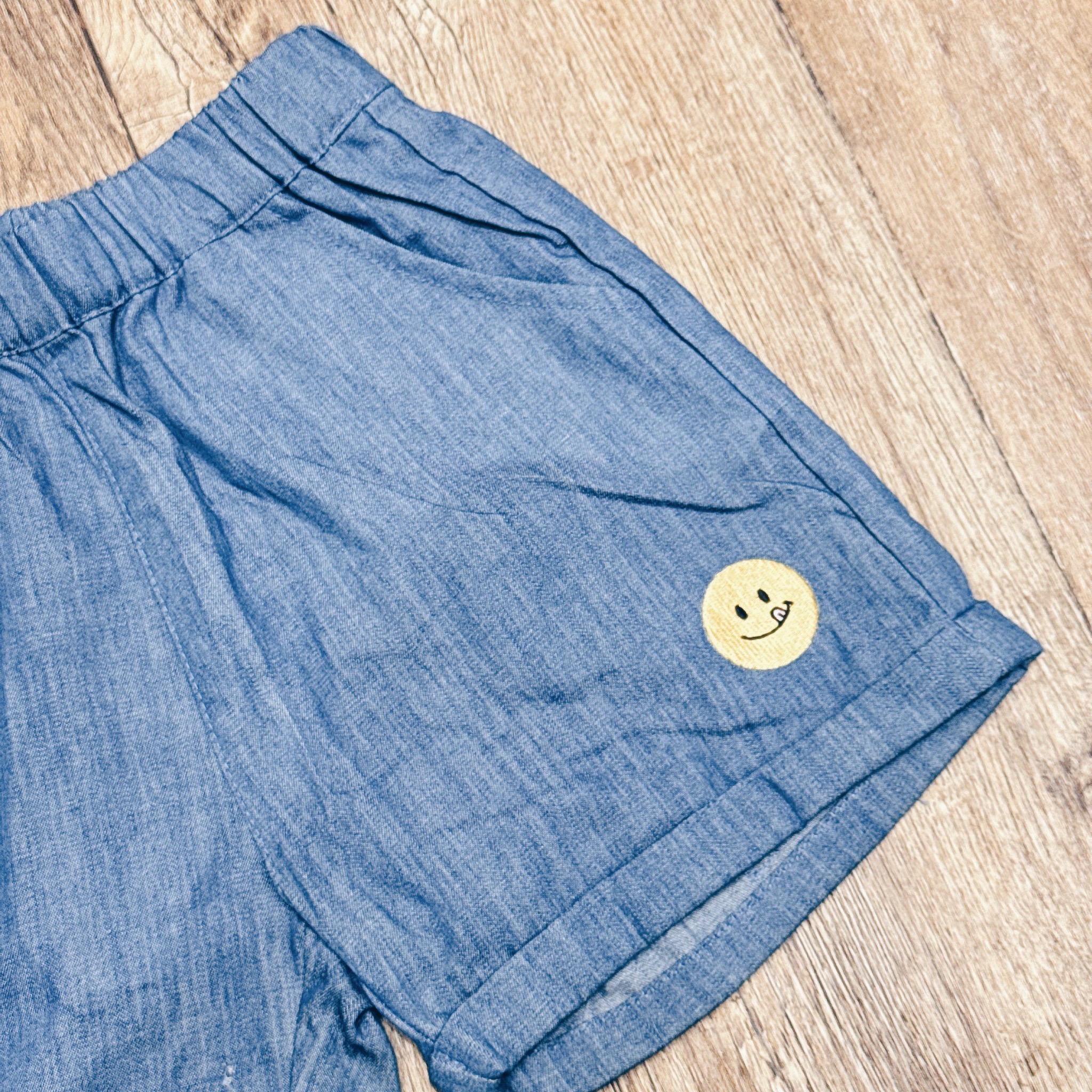 Quần short Moimoln jean giấy mỏng mềm mặt cười cho bé size 90-110