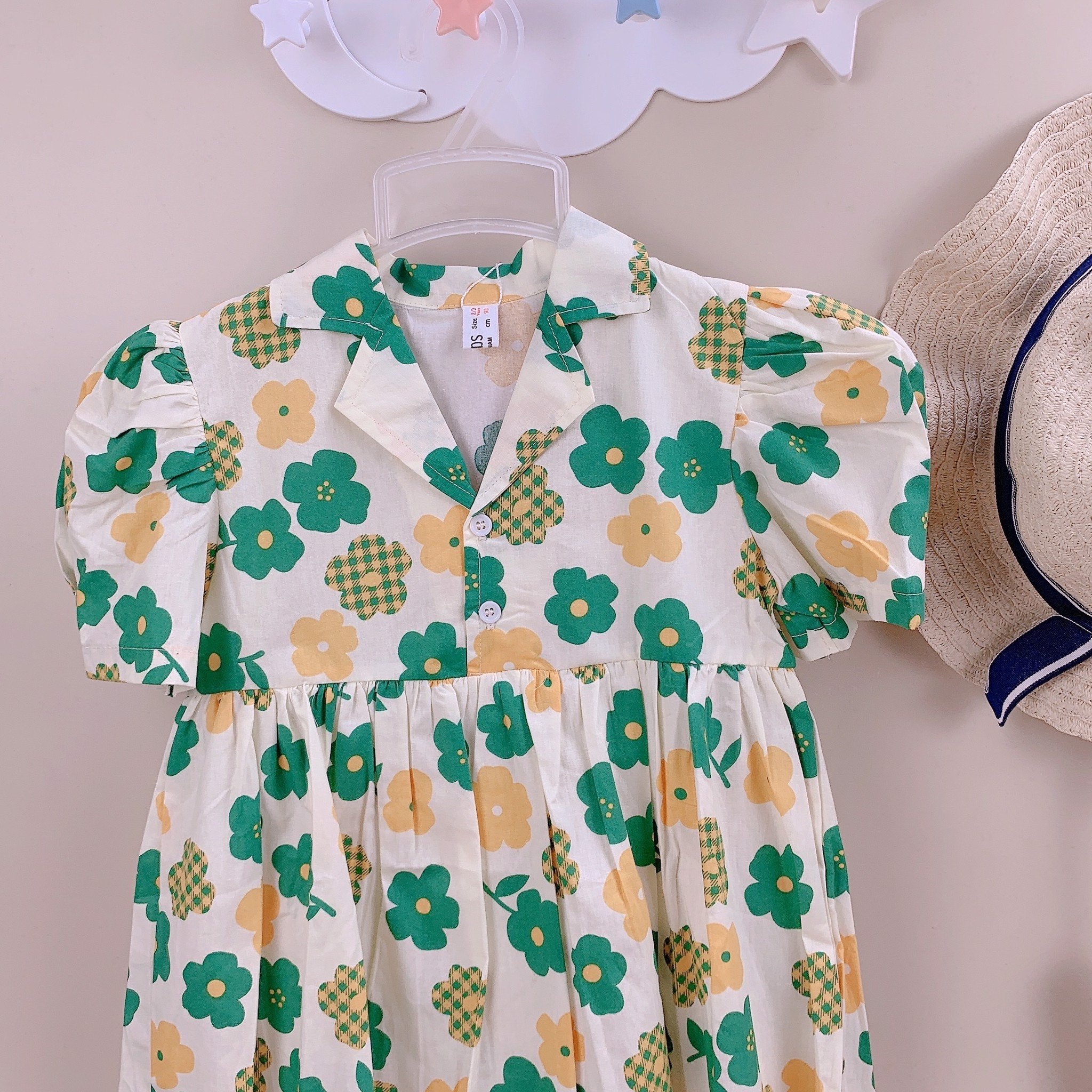 Váy thô Mia Kids cổ vest màu kem hoa đỏ / hoa xanh
