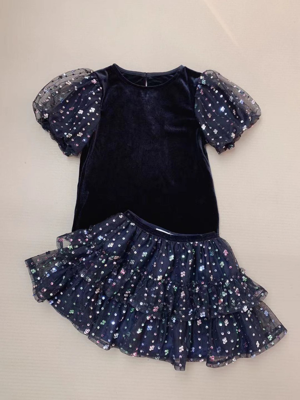 Set Leigh Tuker áo nhung đen - chân váy voan kim sa size 3 - 11y