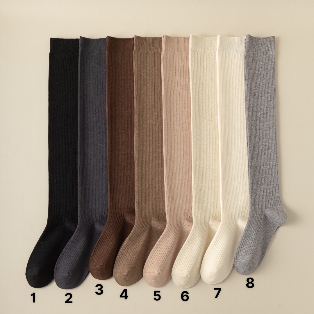 Tất len cao tới đùi tuổi Teen trơn 8 màu ( Free size )