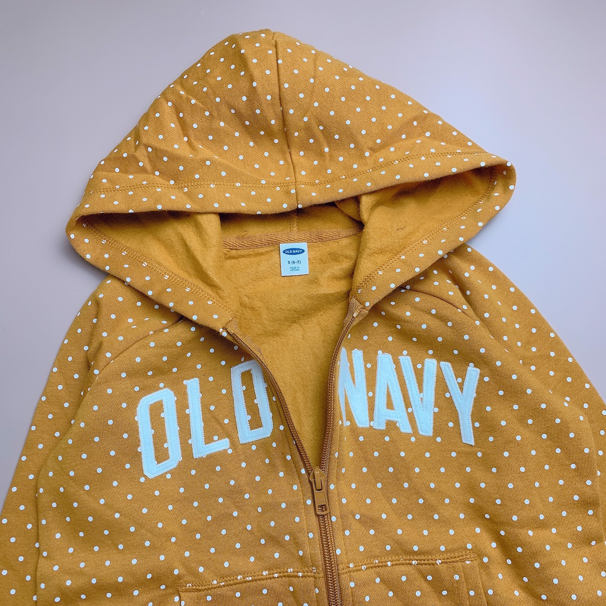 Áo khoác nỉ Oldnavy màu vàng chấm bi