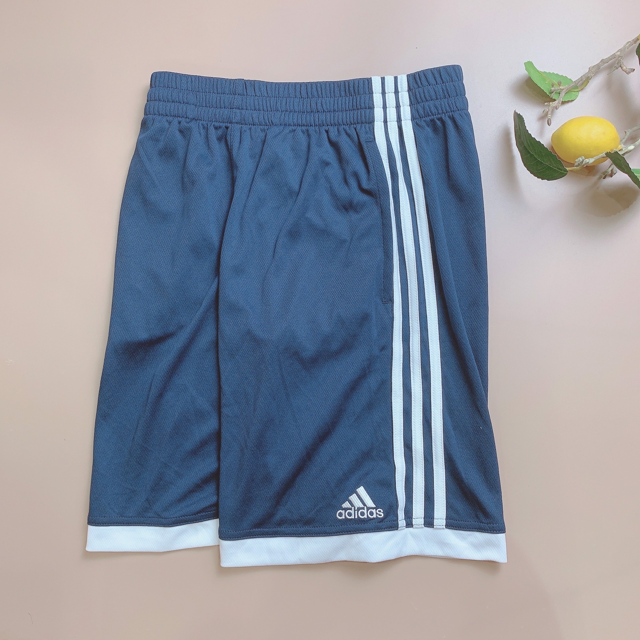 Quần thể thao Adidas viền gối