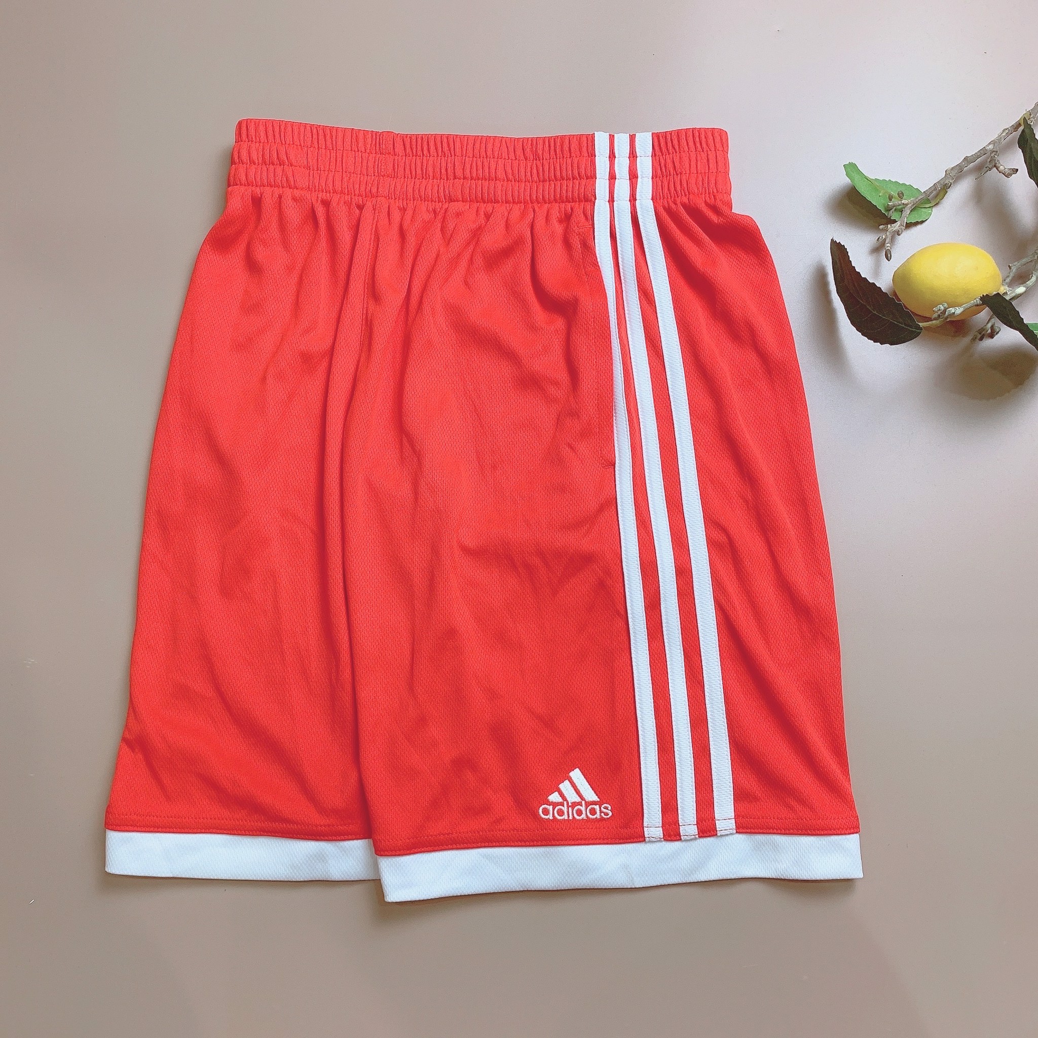 Quần thể thao Adidas viền gối