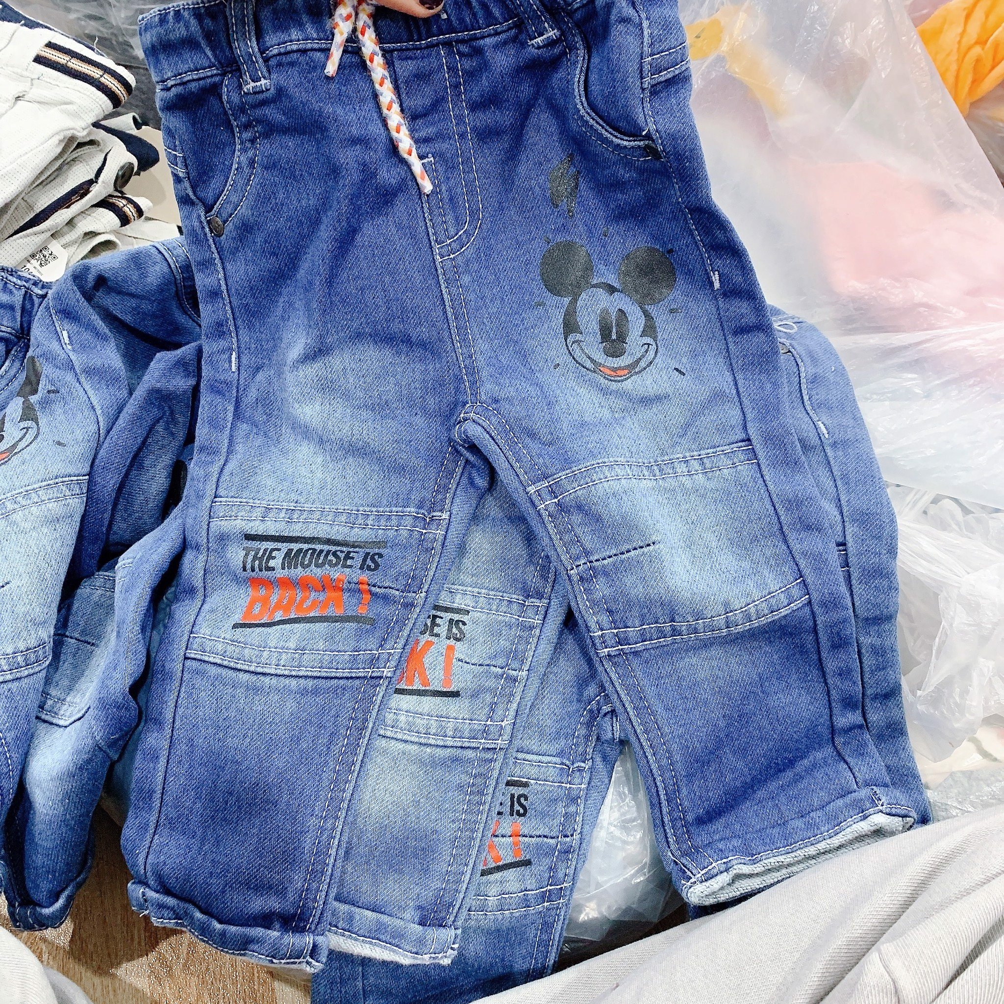 Quần jeans Disney in hình mickey bé trai
