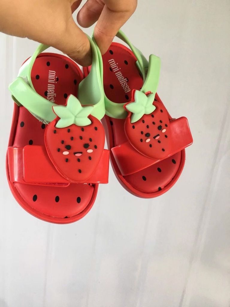 Sandal mini Melissa bé gái - hình quả dâu