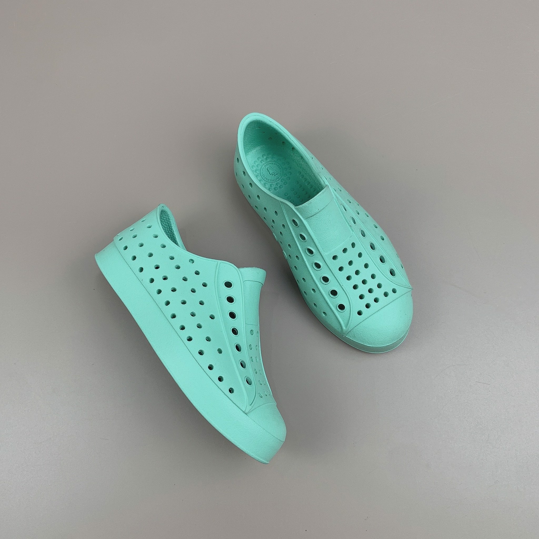 Giày Native bảng màu pastel 1
