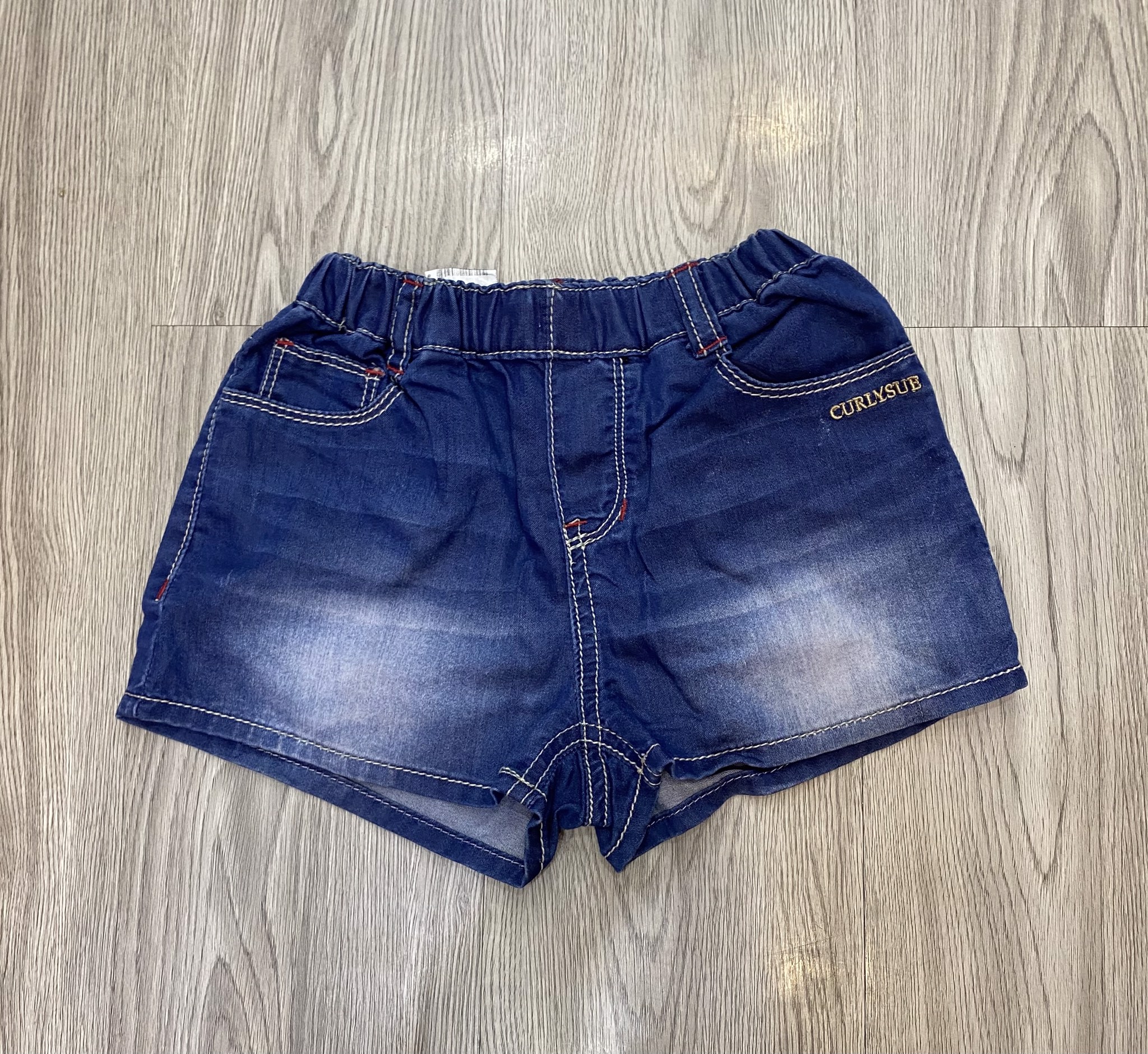 Quần short jean mềm màu xanh mài thêu chữ Curlysub