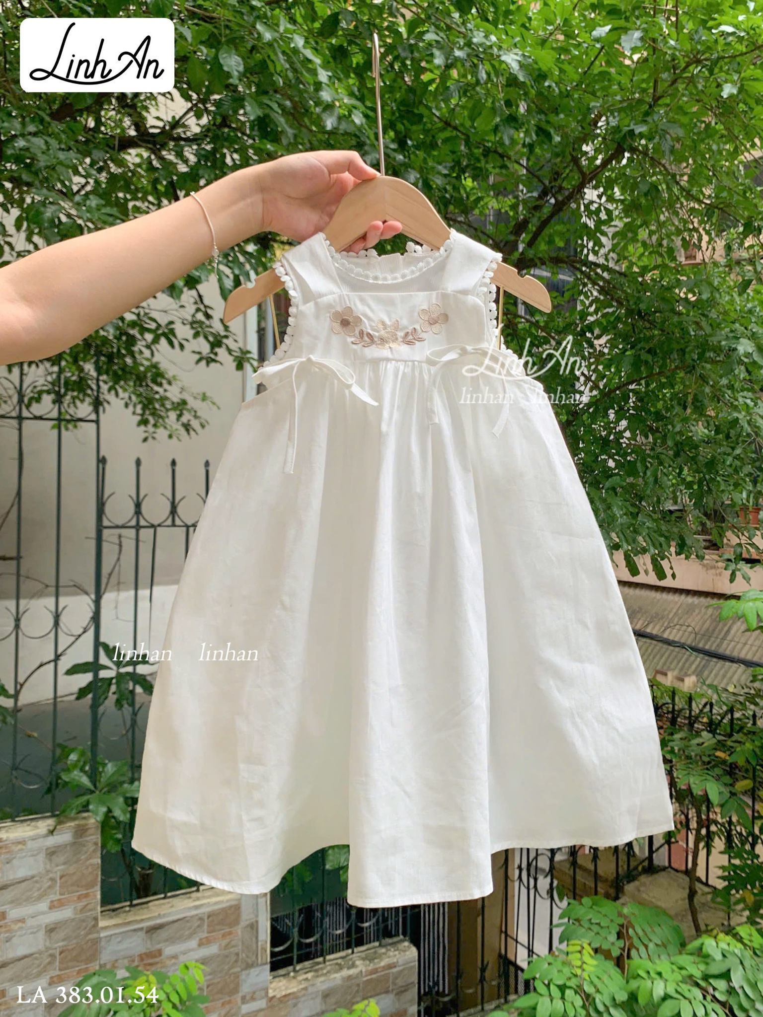 LA 383 - Set áo thun tăm trắng + váy yếm Linh An 2 màu cho bé gái size 90-160
