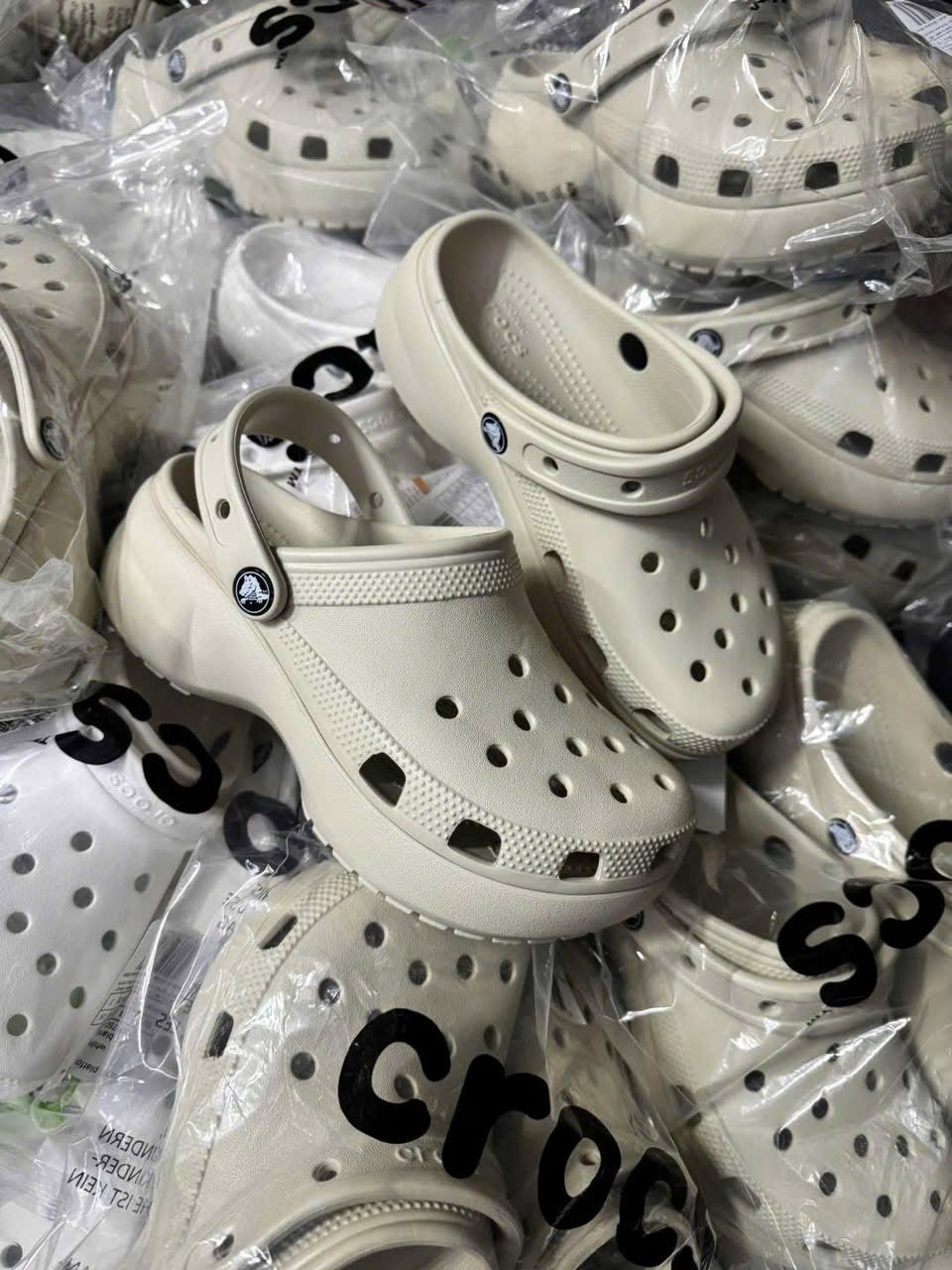 Sục Crocs Classic Platform đế cao trơn màu cho mẹ 2 màu trắng/be size 36-37/ 37-38
