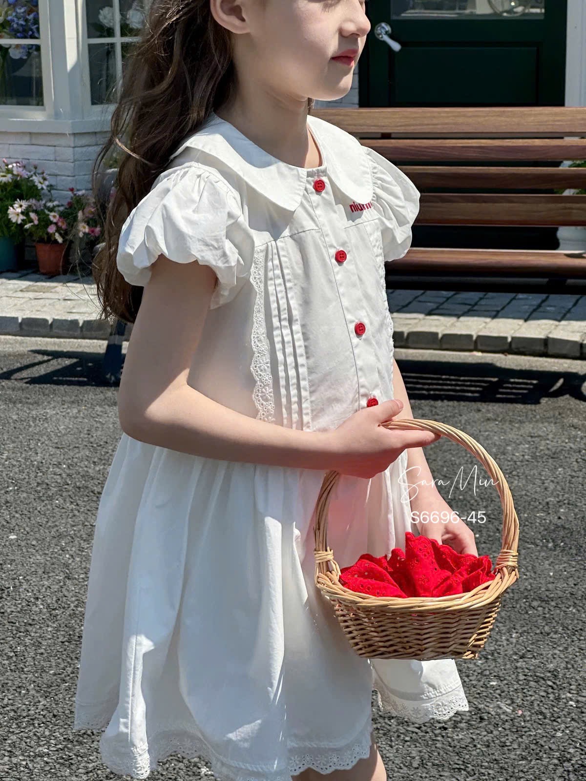 S6696 - Váy Sara Min màu trắng thêu Miumiu bé gái size 2-12y