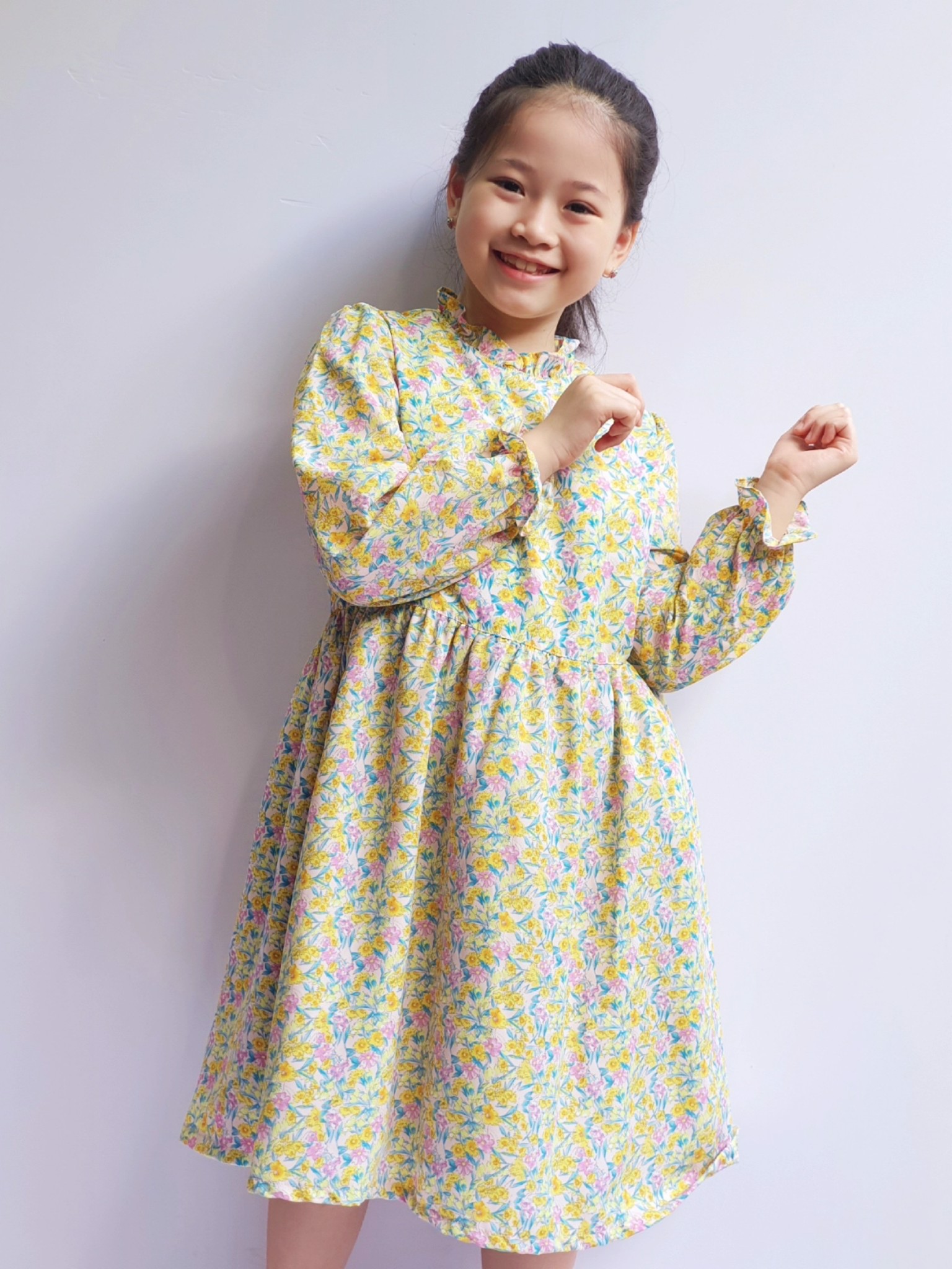 Váy chiffon Curlysue hoa nhí vàng hồng cổ bèo nhún eo