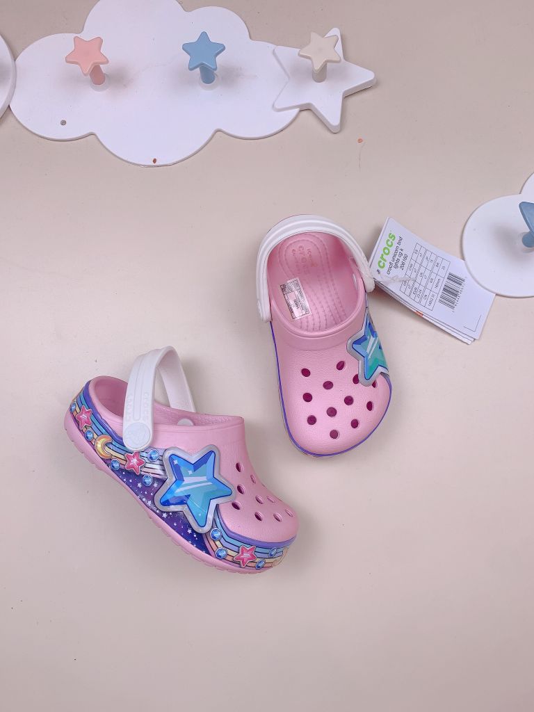 Sục crocs hồng viên trăng sao