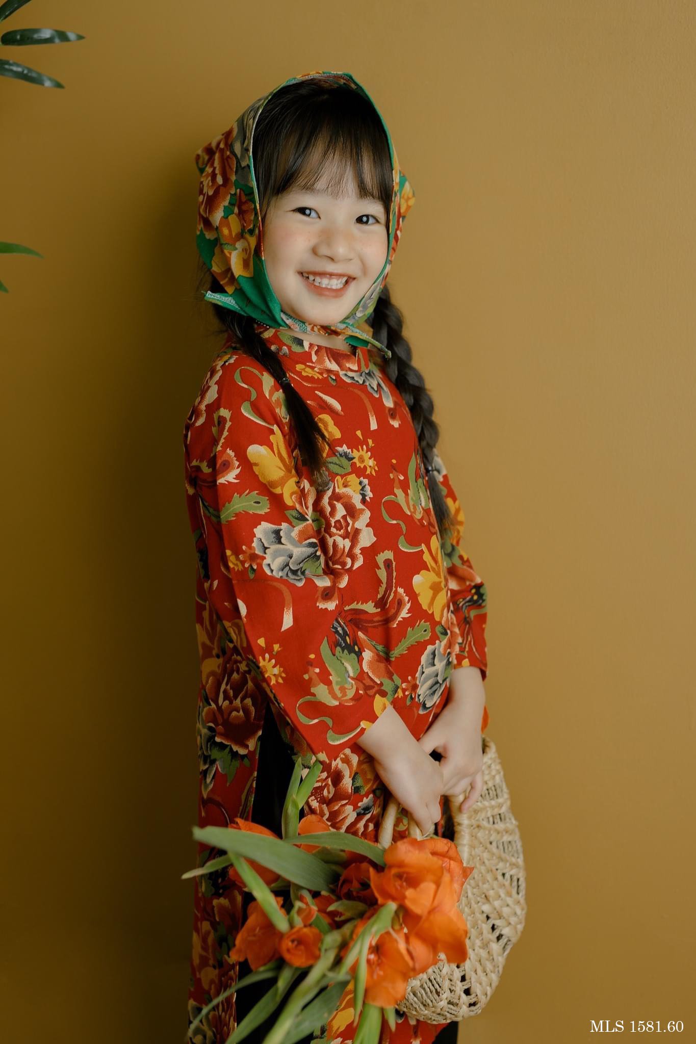 Khăn mỏ quạ cho bé hoạ tiết chim công vintage
