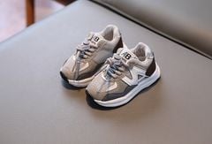 01 - Giày thể thao nâu phối be chữ N siêu nhẹ cho bé trai size 21-36