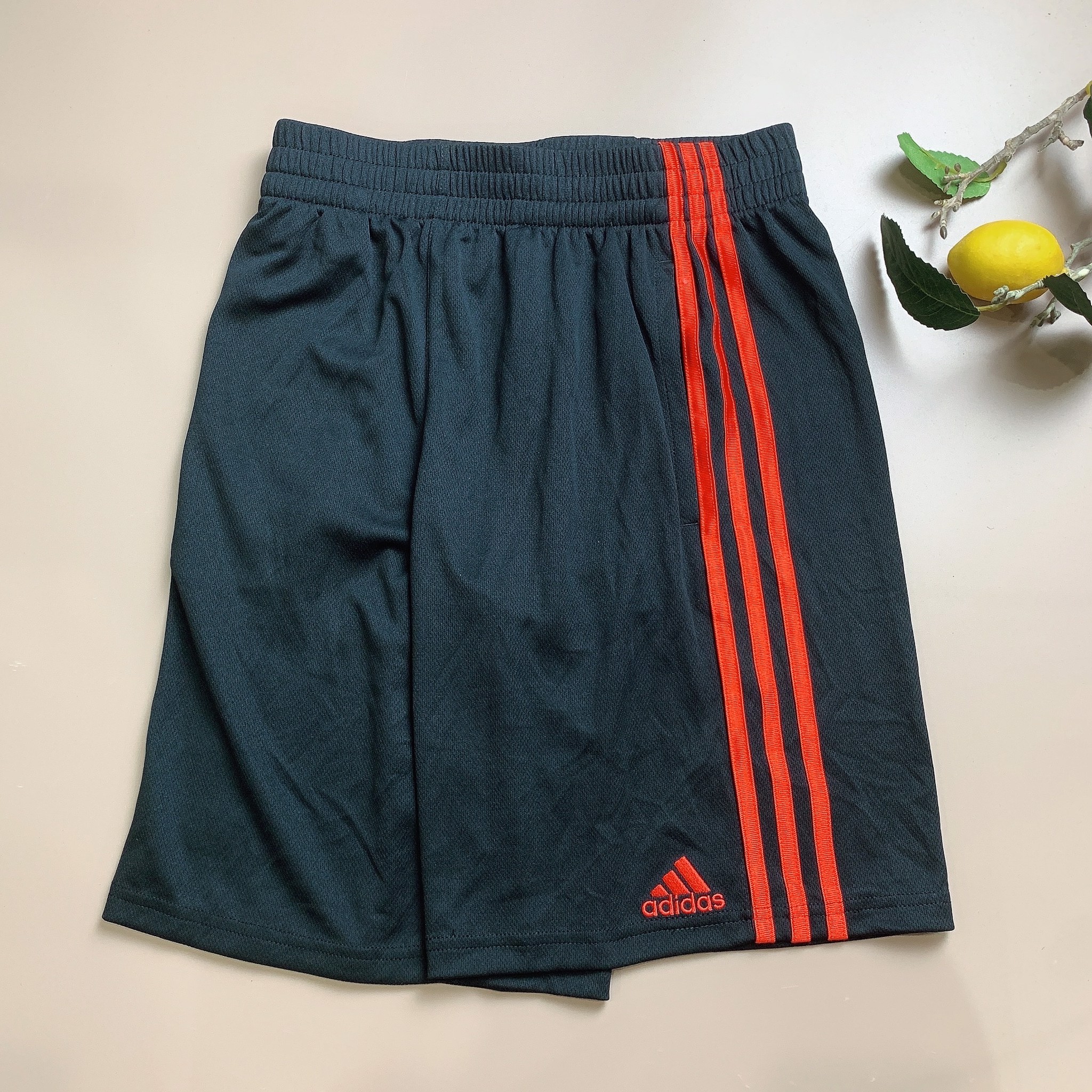 Quần thể thao Adidas sọc hông - gấu thêu chữ + logo 3 sọc