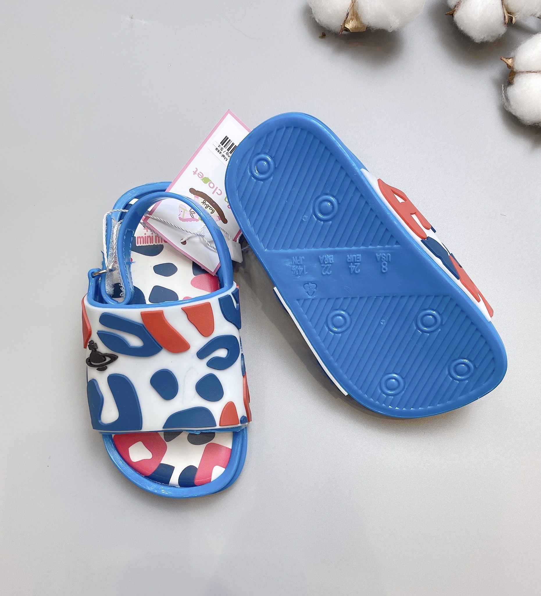 Sandal quai ngang Melissa màu xanh phối trắng họa tiết đỏ xanh hồng