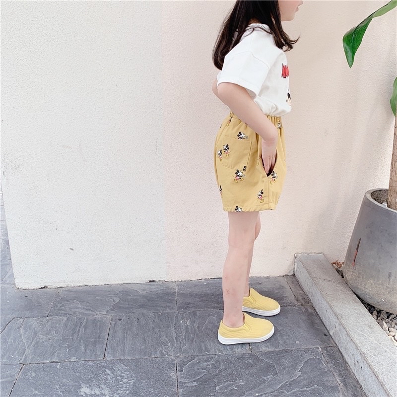 Quần kaki Kids fashion màu vàng hình mickey