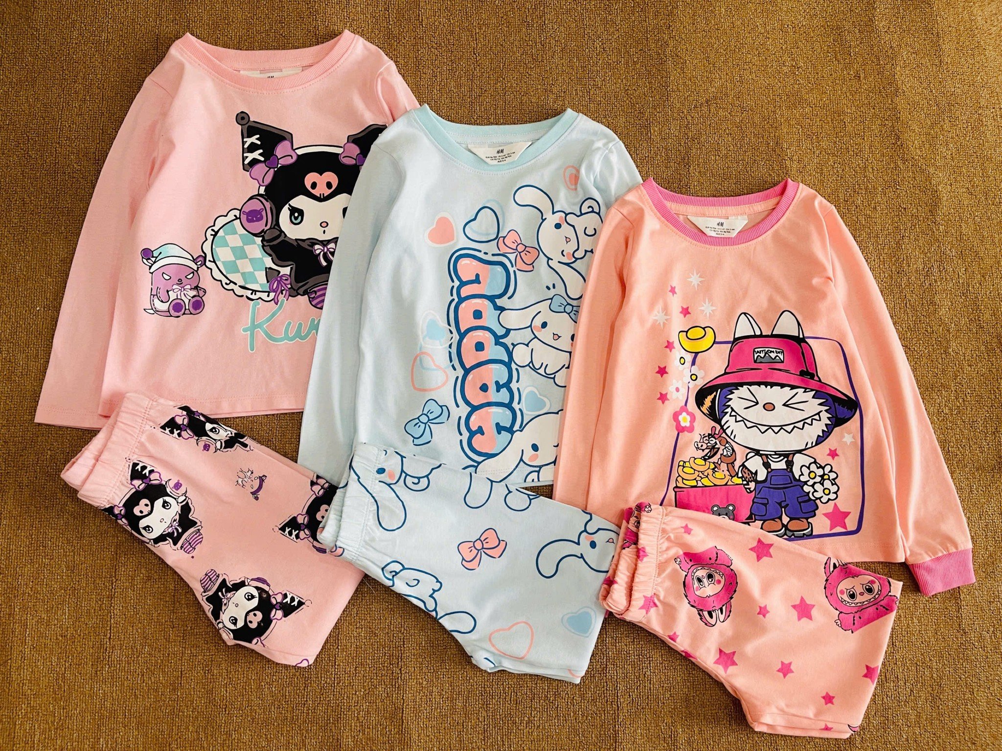 Bộ cotton HM nhiều hình Bé Gái Kuromi, Cinnamoroll, Kitty, Labubu size 2 - 10y (Bảng màu 2)