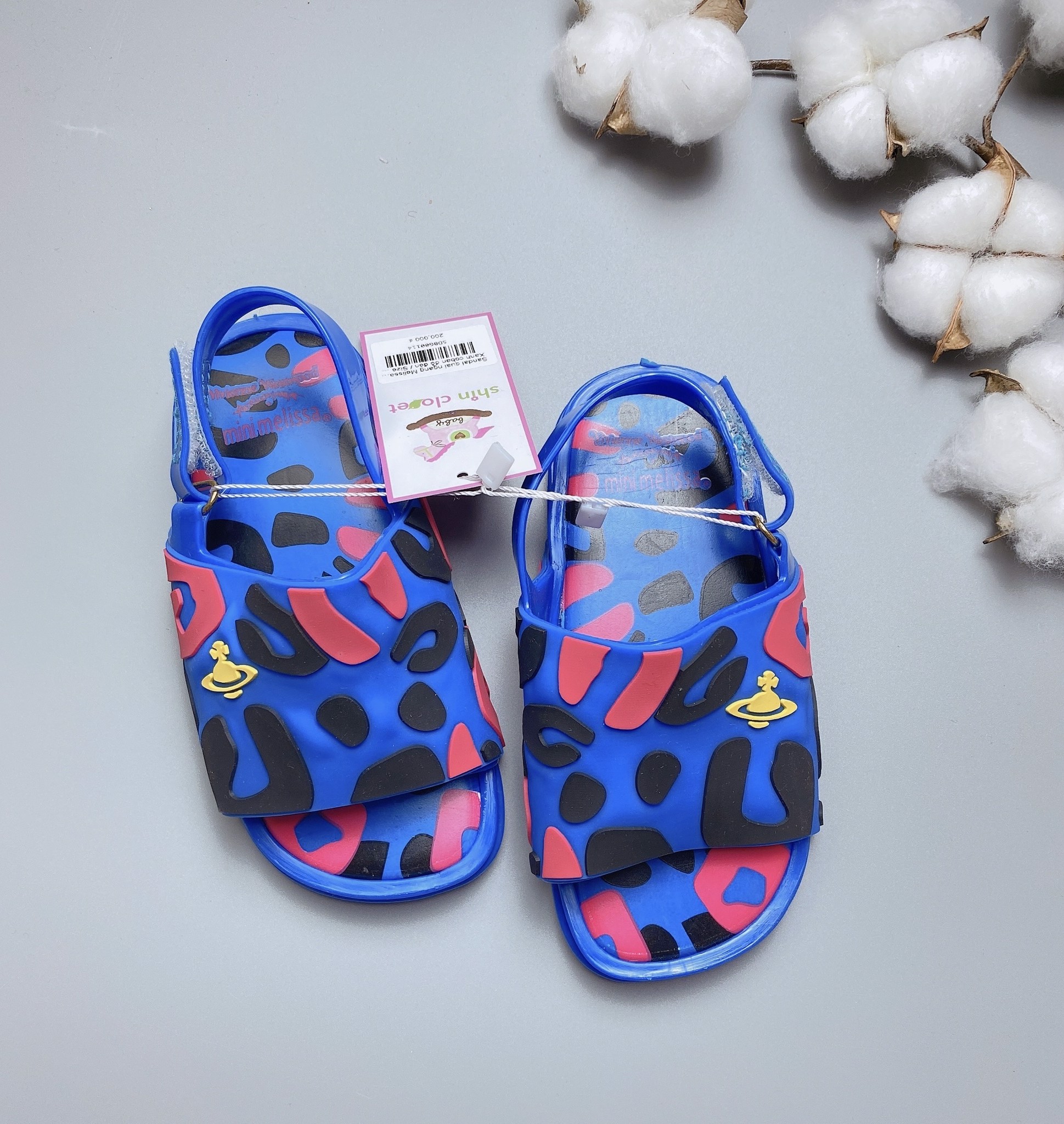 Sandal quai ngang Melissa màu xanh coban  họa tiết đỏ đen